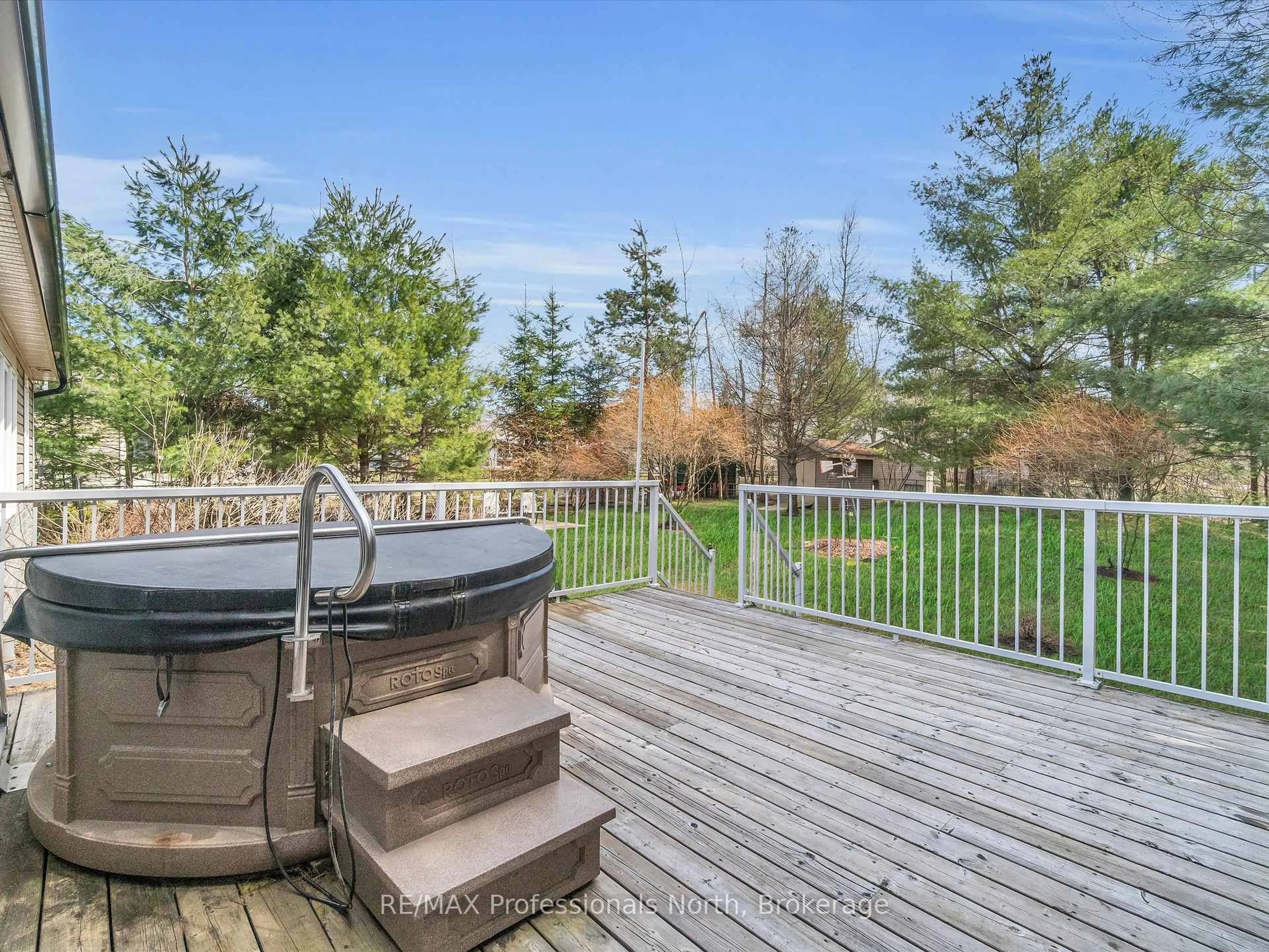 Patio, water/lake/river/ocean view for 3 Clearstream Crt, Bracebridge Ontario P1L 0A3