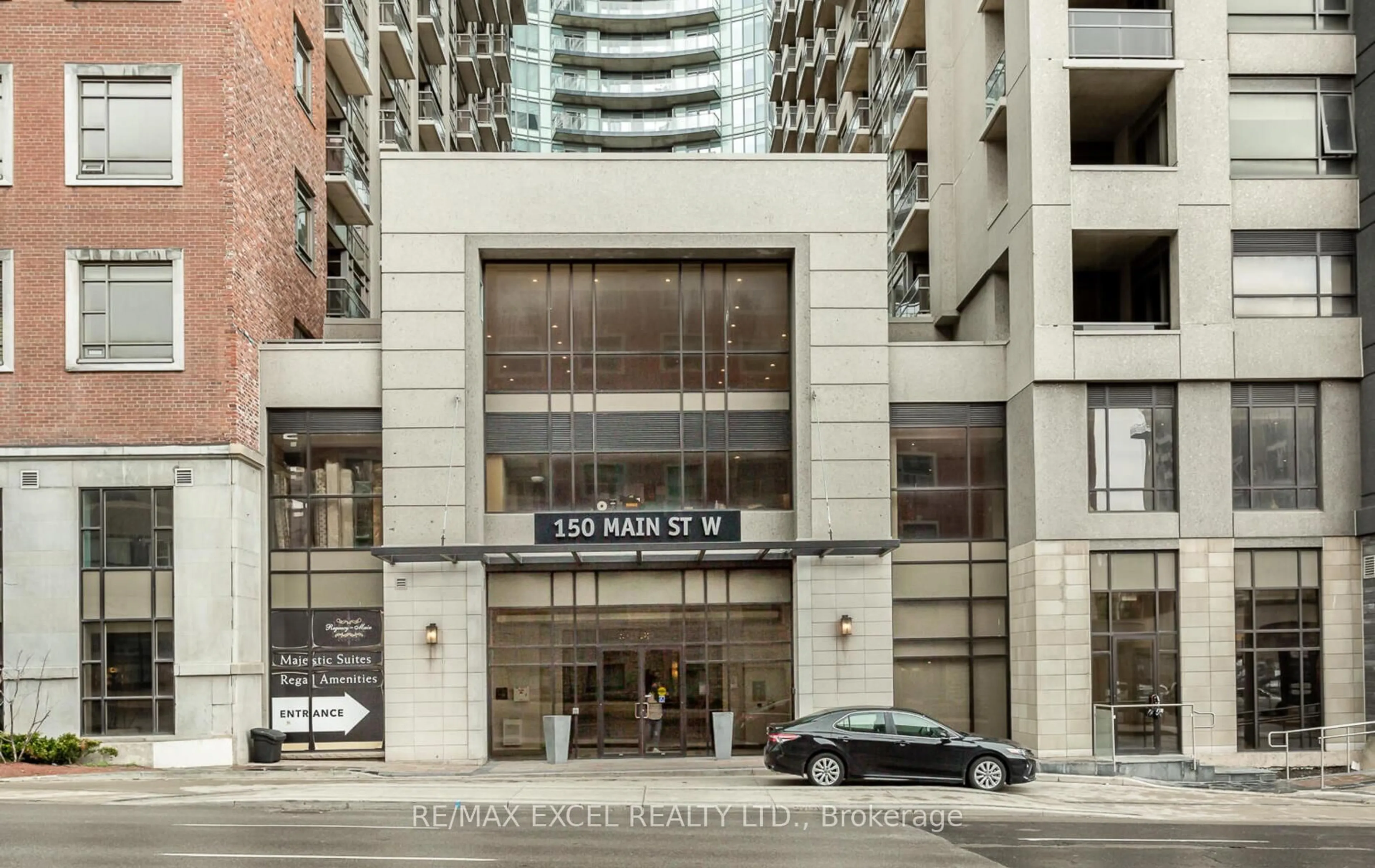 Indoor foyer for 150 Main St #403, Hamilton Ontario L8P 1H8