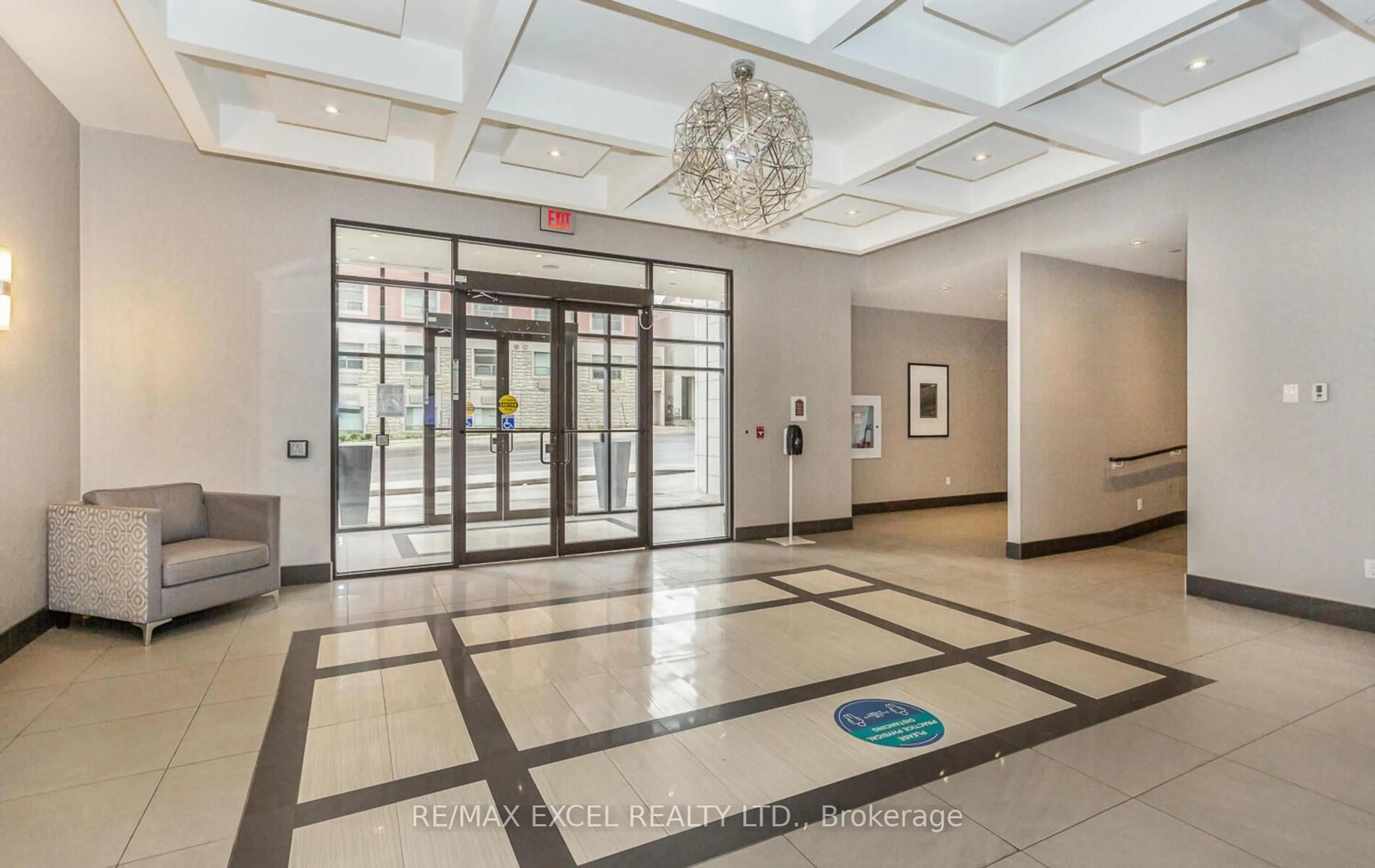 Indoor foyer for 150 Main St #403, Hamilton Ontario L8P 1H8
