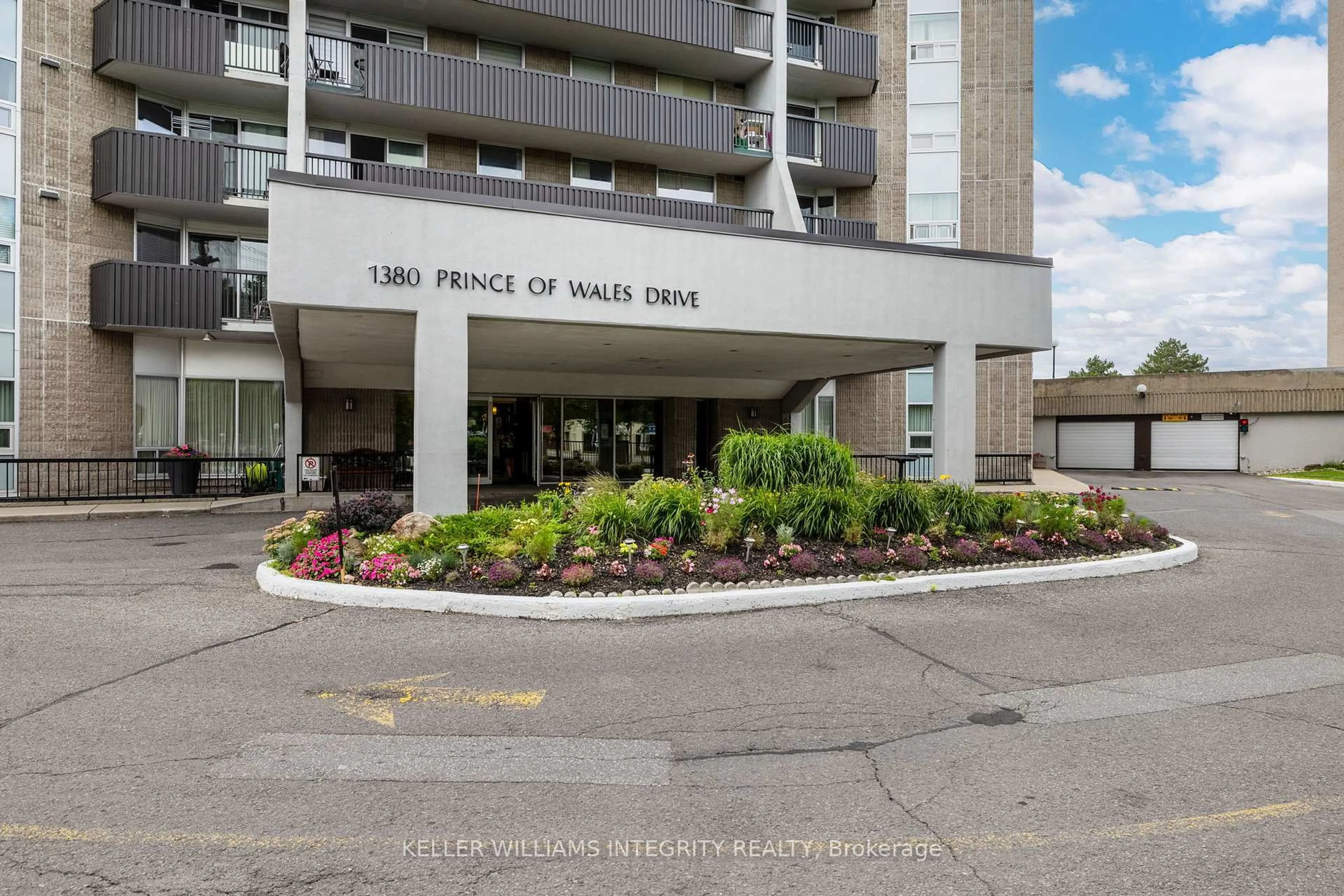 Indoor foyer for 1380 Prince Of Wales Dr #1901, Ottawa Ontario K2C 3N5