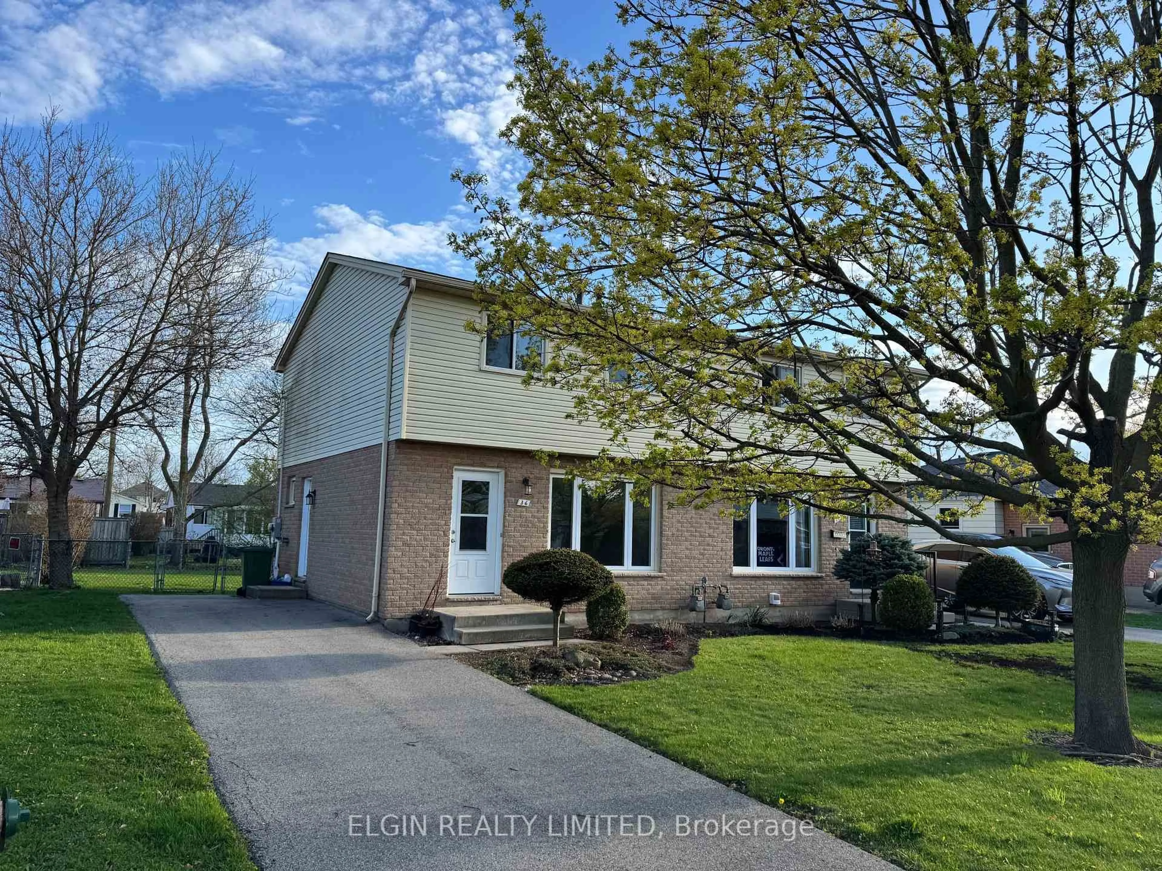 Home with vinyl exterior material, street for 36 Vanier Pl, St. Thomas Ontario N5R 5P8
