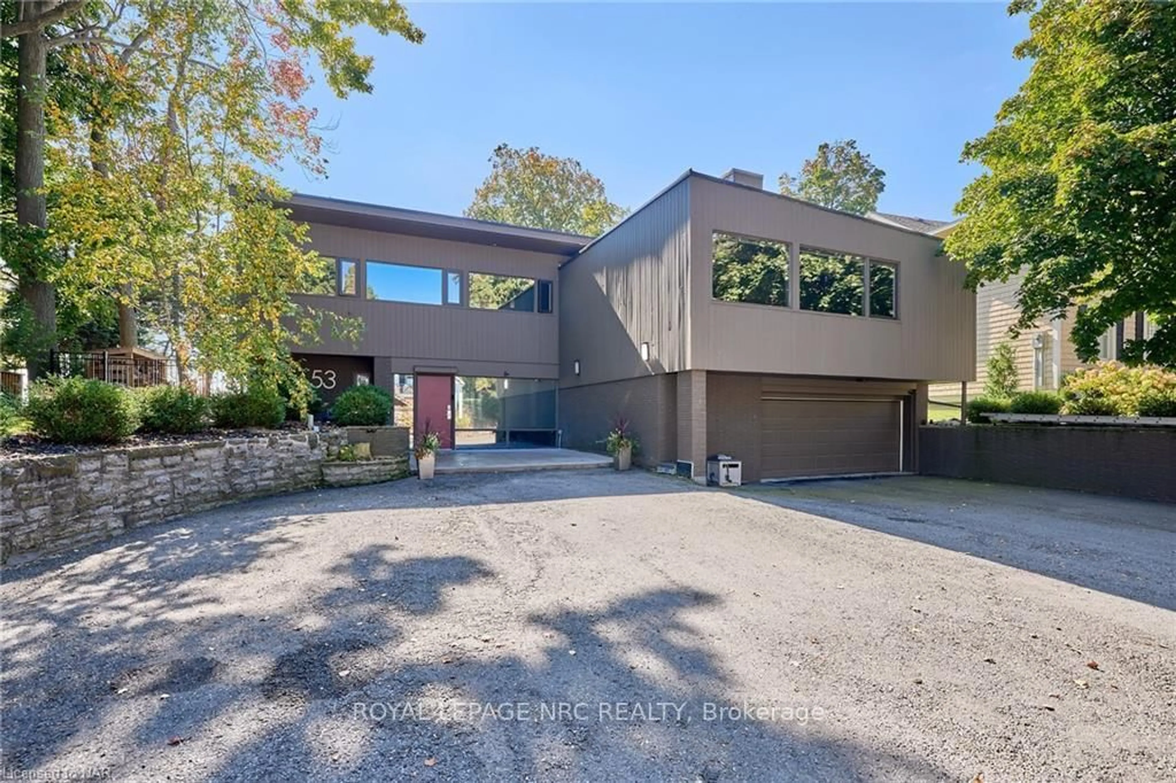A pic from outside/outdoor area/front of a property/back of a property/a pic from drone, unknown for 53 Tennessee Ave, Port Colborne Ontario L3K 2R8