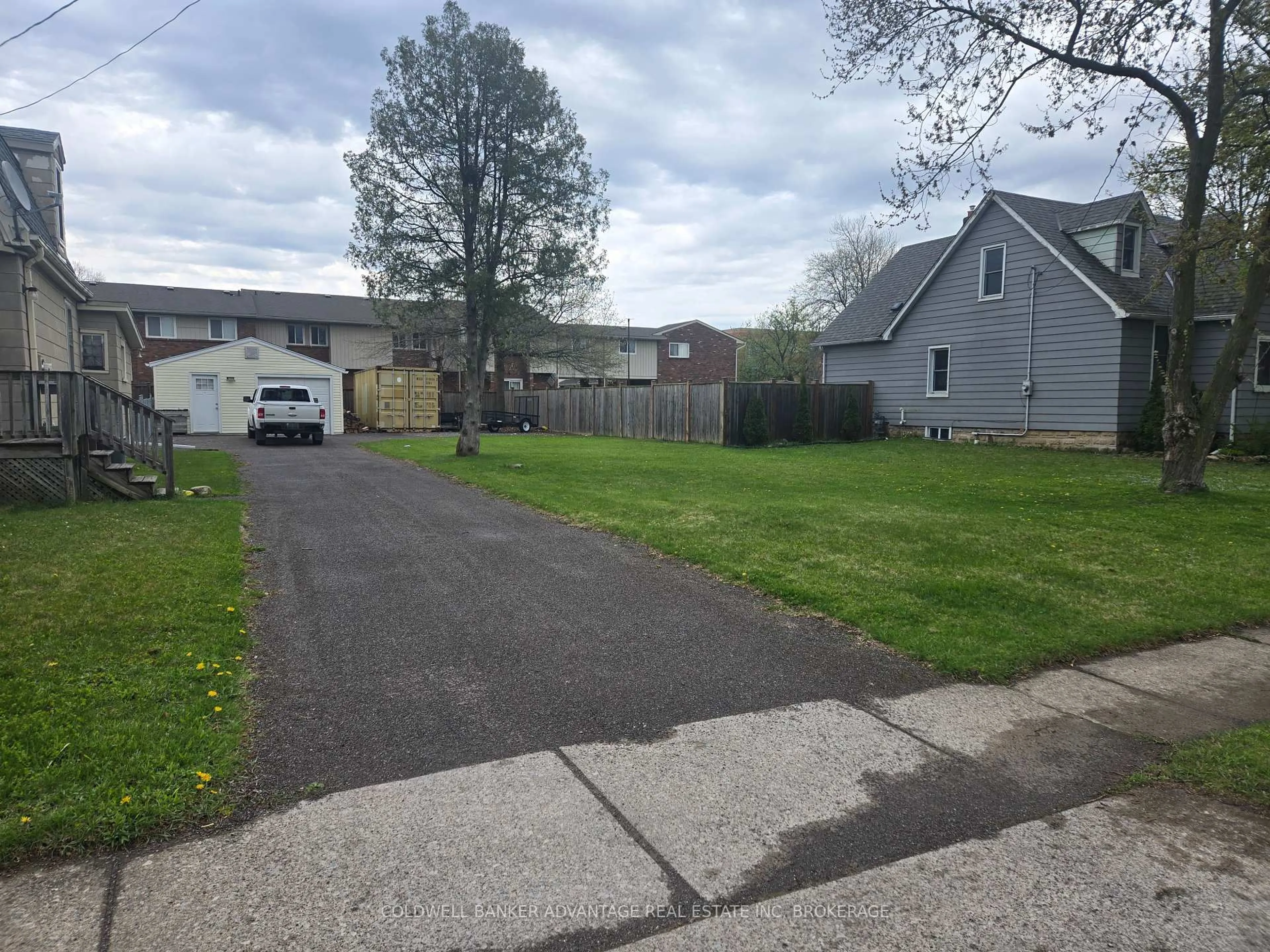 Unknown for 428 Scholfield Ave, Welland Ontario L3B 1N2