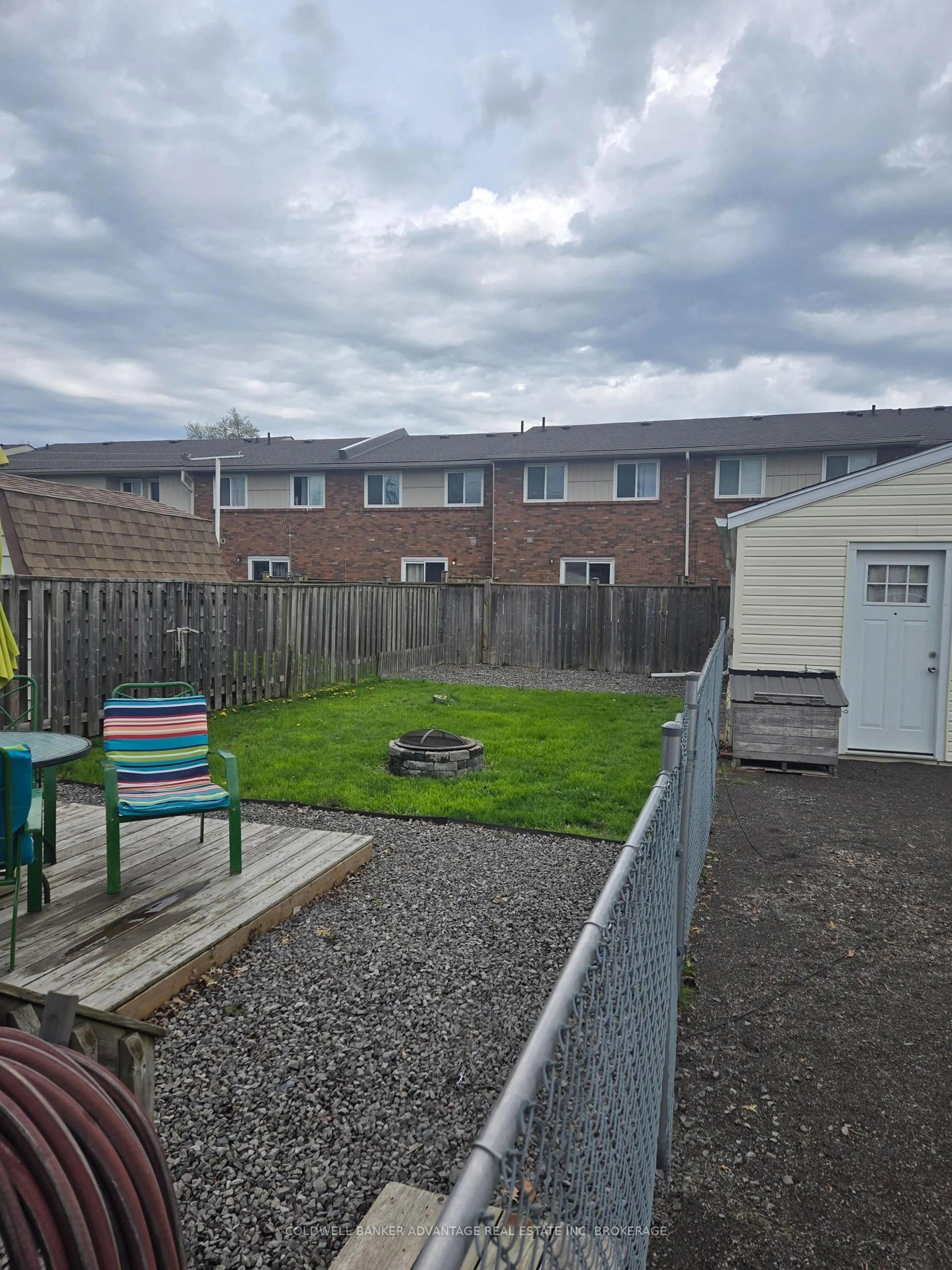 A pic from outside/outdoor area/front of a property/back of a property/a pic from drone, street for 428 Scholfield Ave, Welland Ontario L3B 1N2