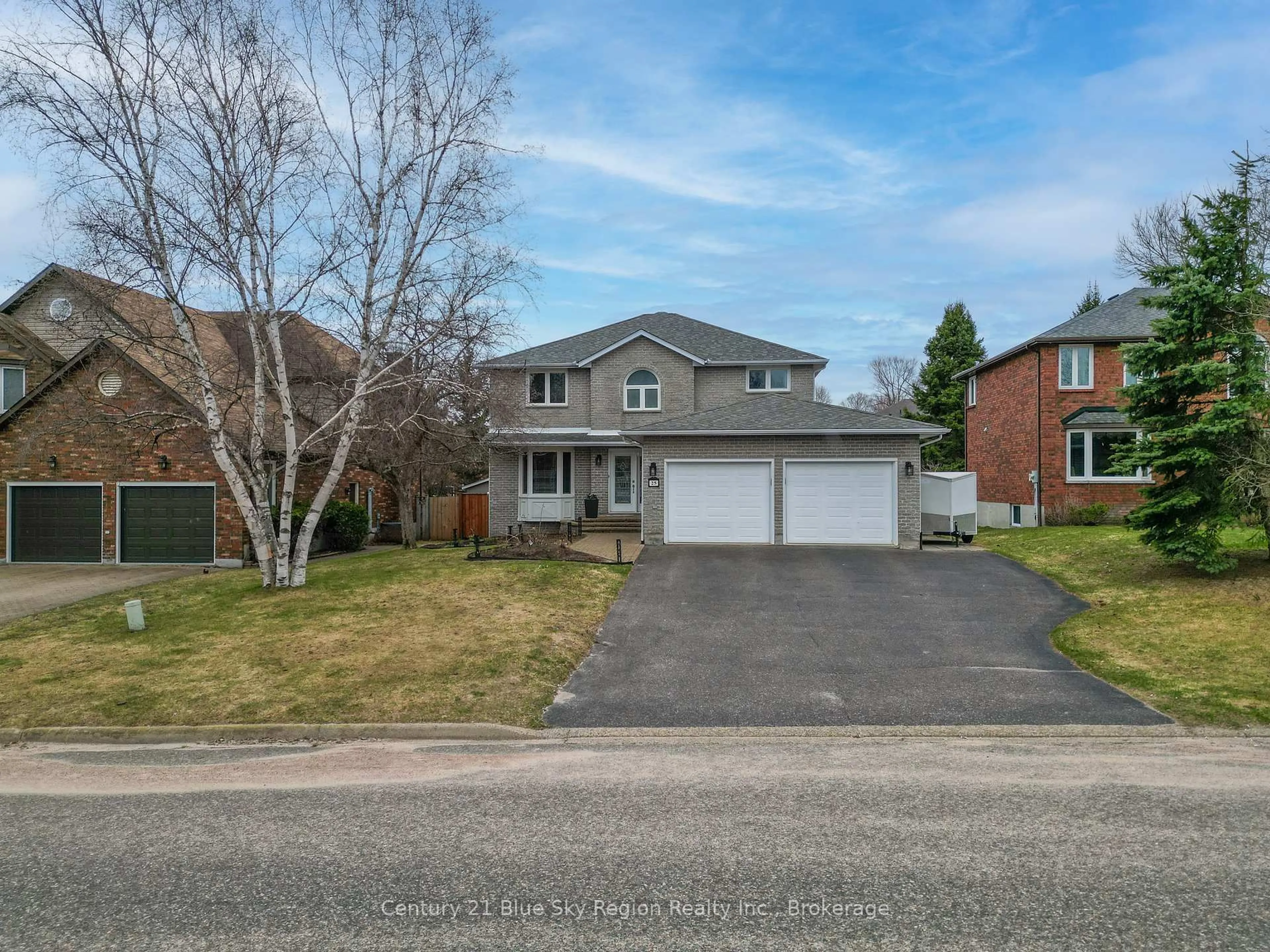 A pic from outside/outdoor area/front of a property/back of a property/a pic from drone, street for 25 Canterbury Cres, North Bay Ontario P1C 1K9