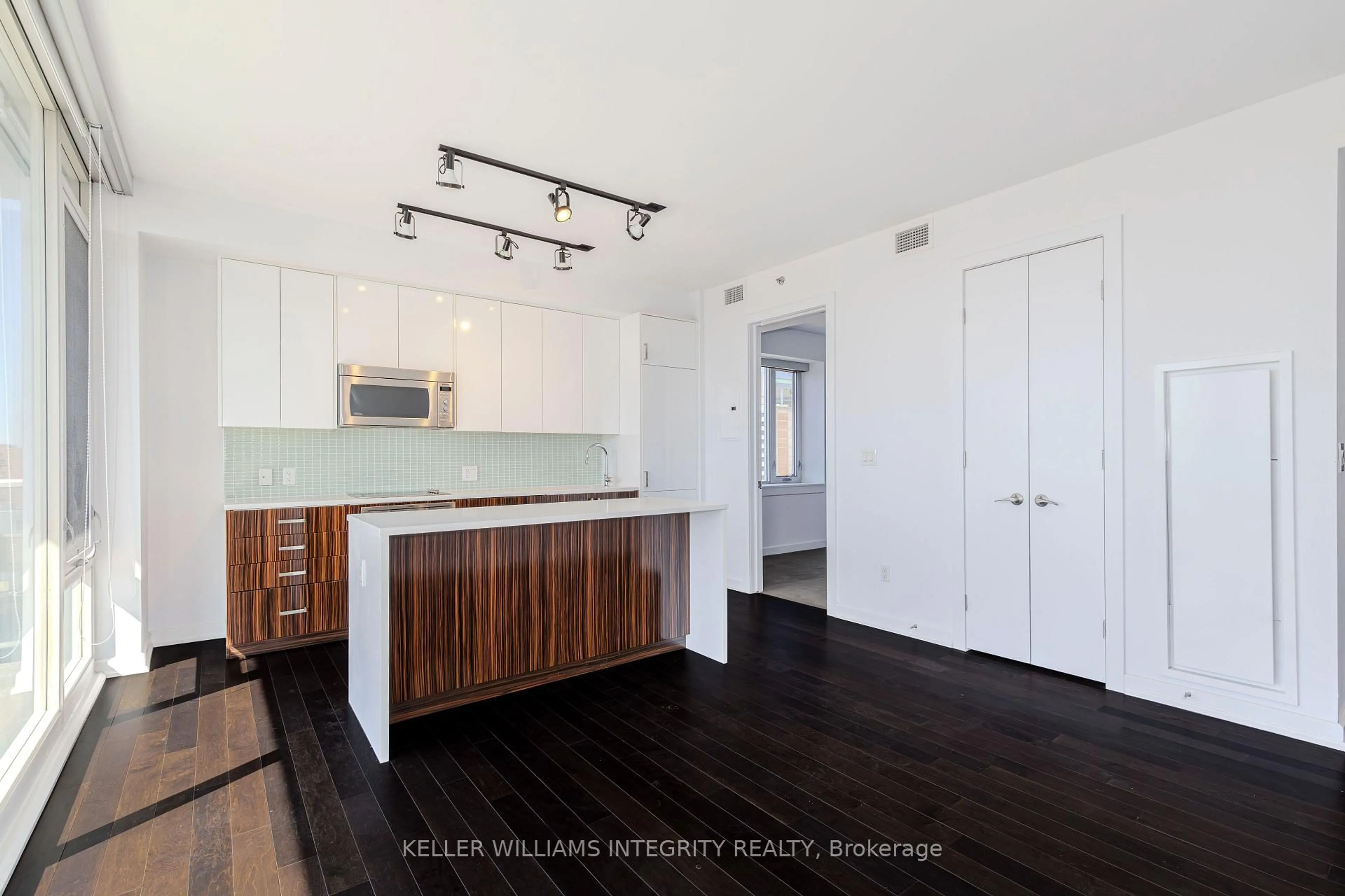 Open concept kitchen, wood/laminate floor for 300 Lisgar St #809, Ottawa Ontario K2P 0E2