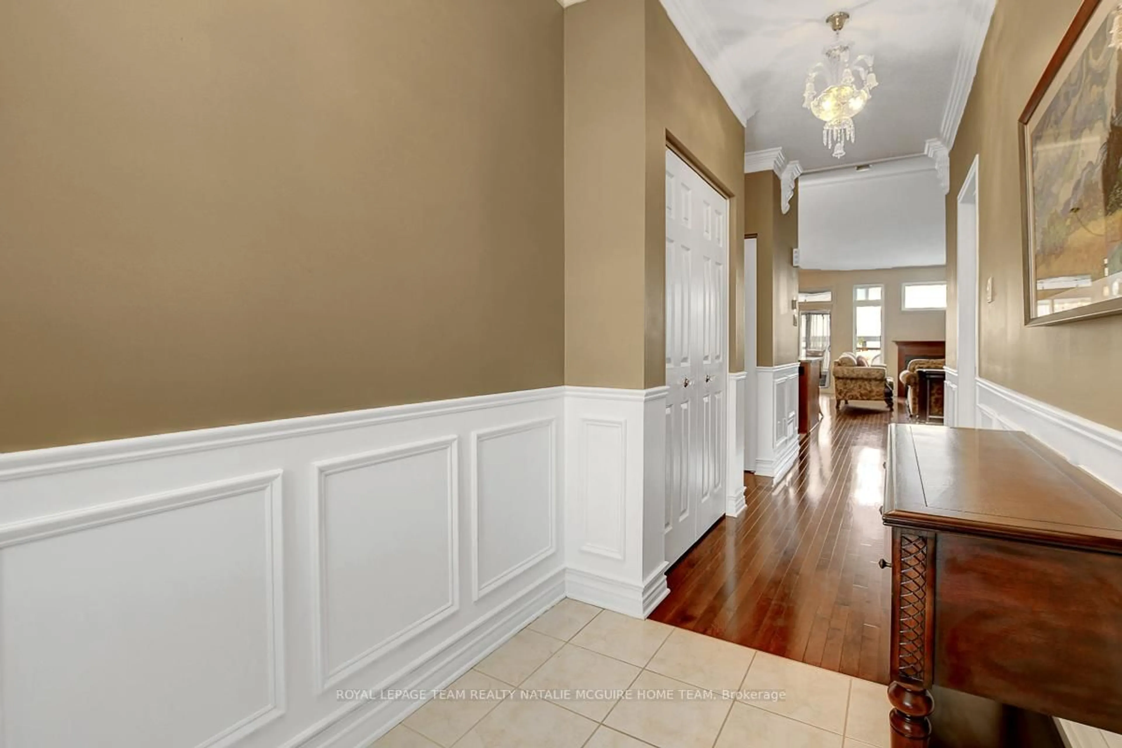 Indoor foyer for 116 Maple Key Private, Ottawa Ontario K1T 0E1