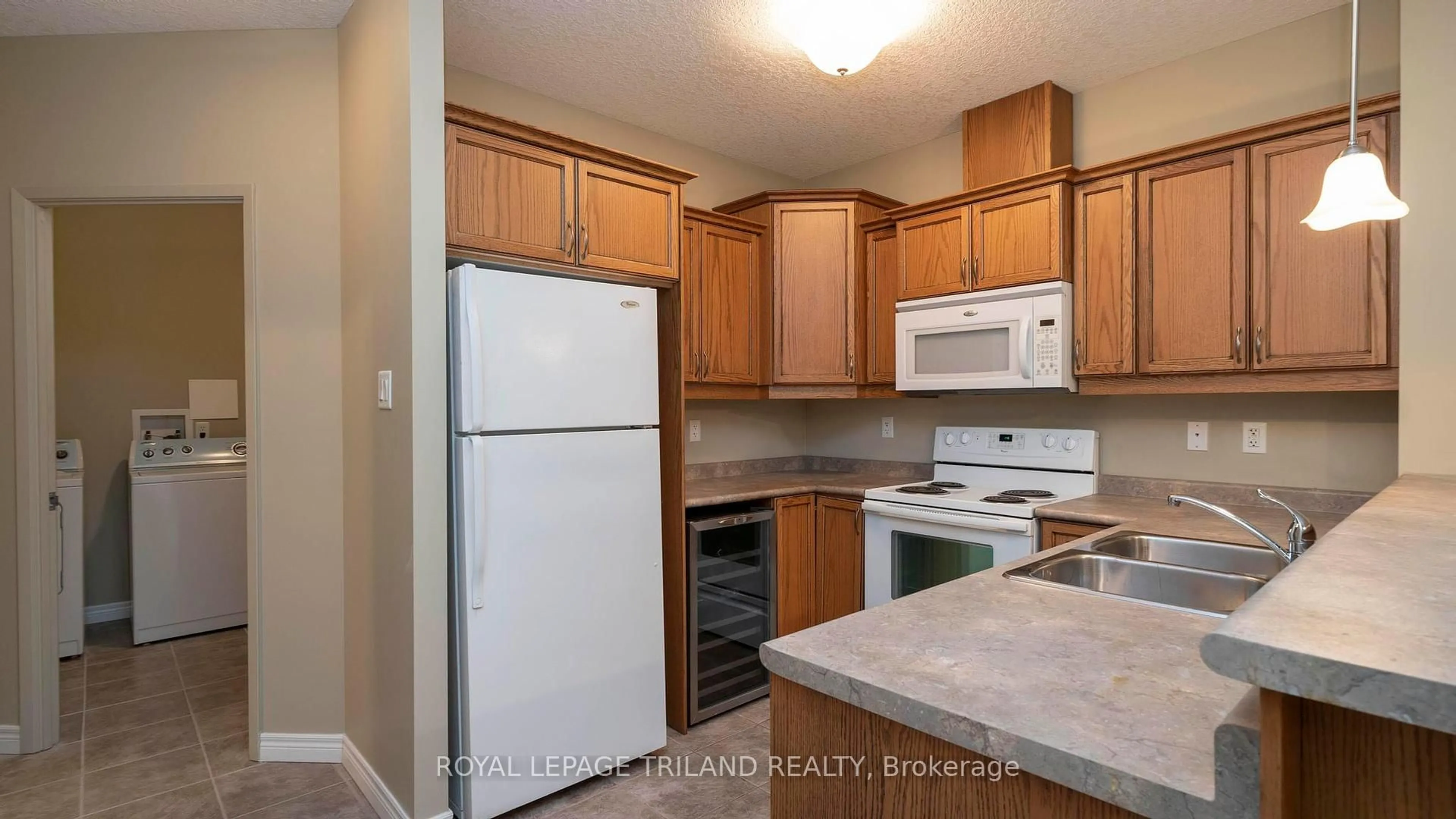 Standard kitchen, unknown for 435 COLBORNE St #203, London East Ontario N6B 2T2