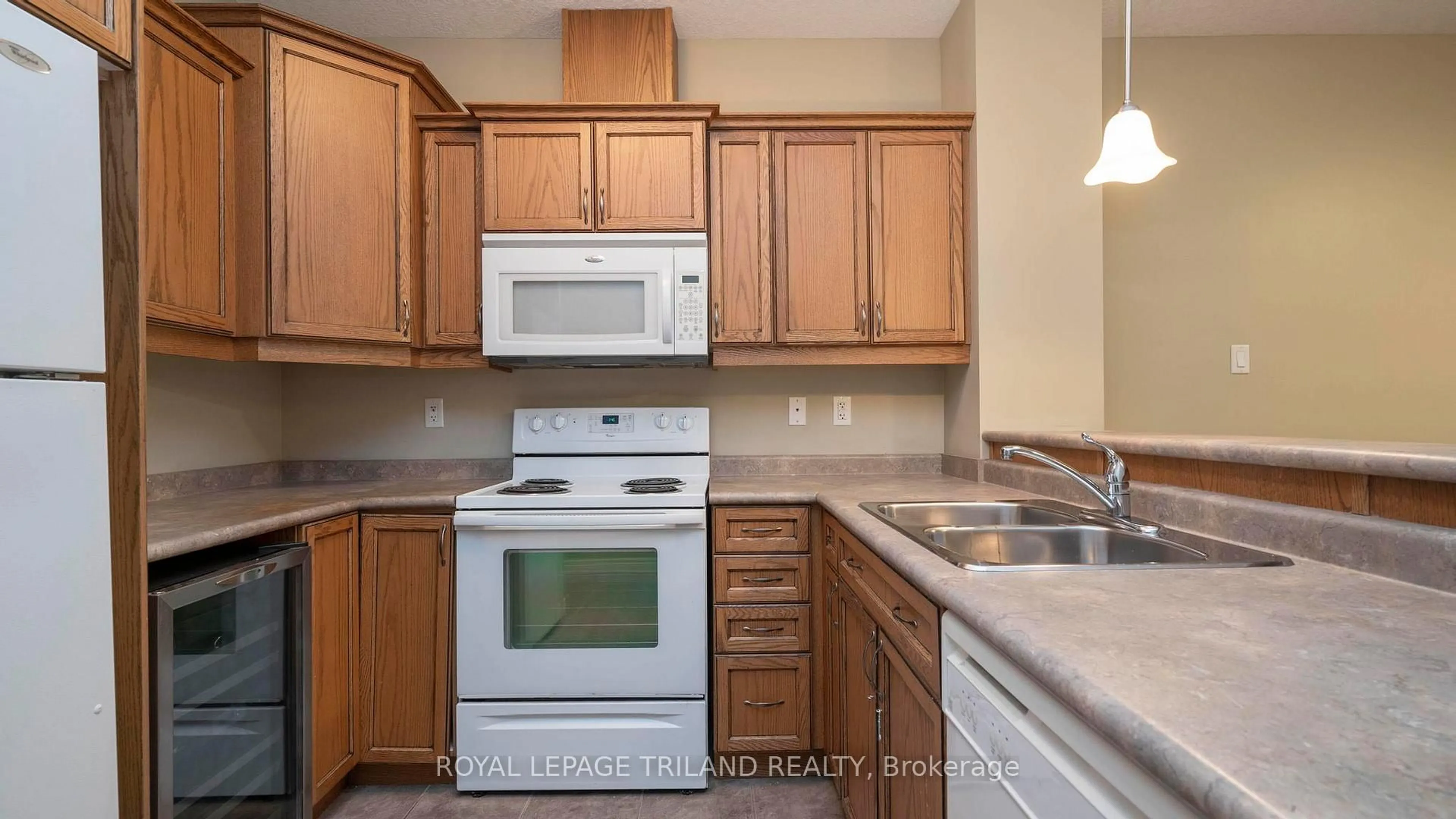 Standard kitchen, unknown for 435 COLBORNE St #203, London East Ontario N6B 2T2