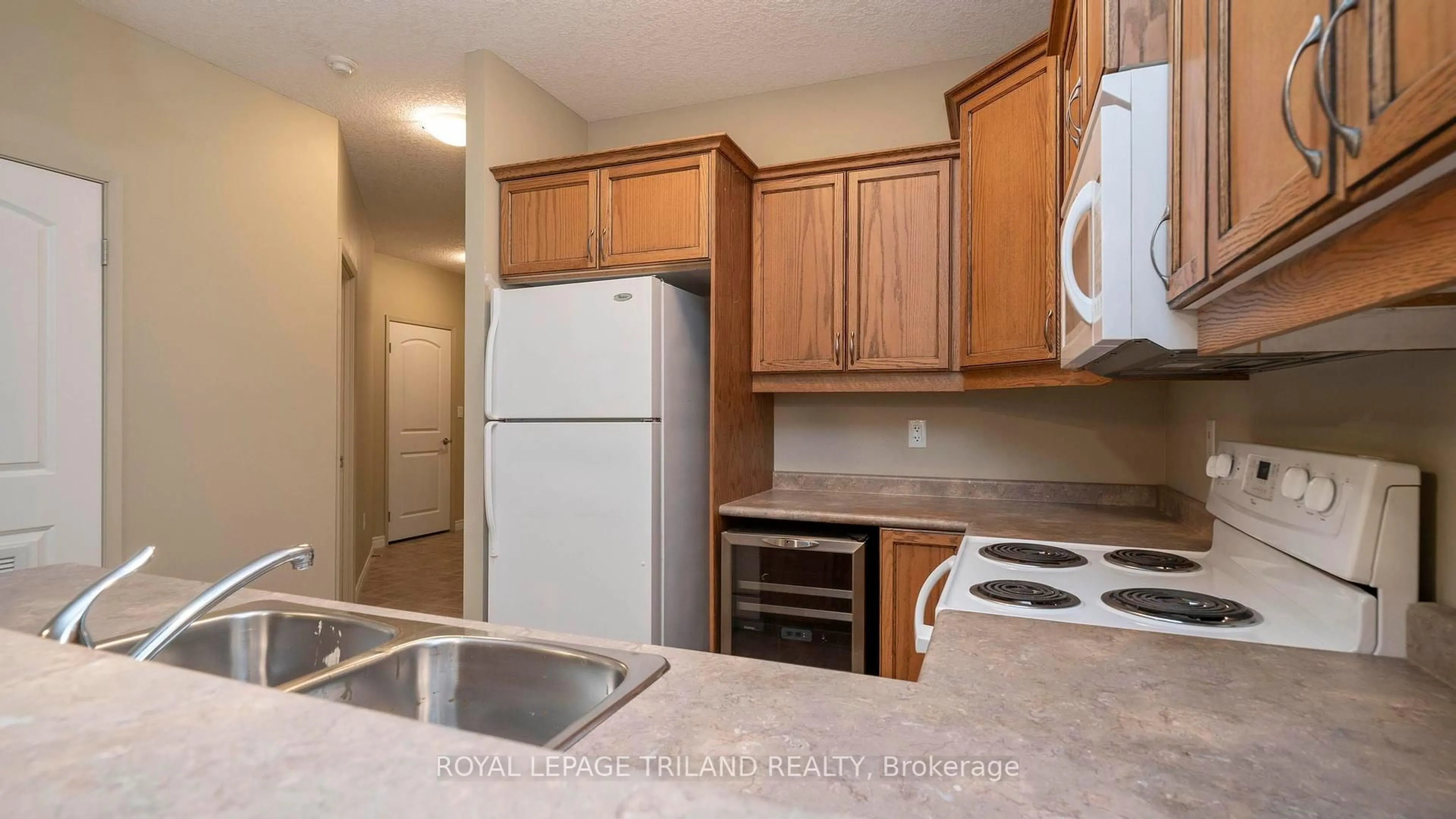 Standard kitchen, unknown for 435 COLBORNE St #203, London East Ontario N6B 2T2
