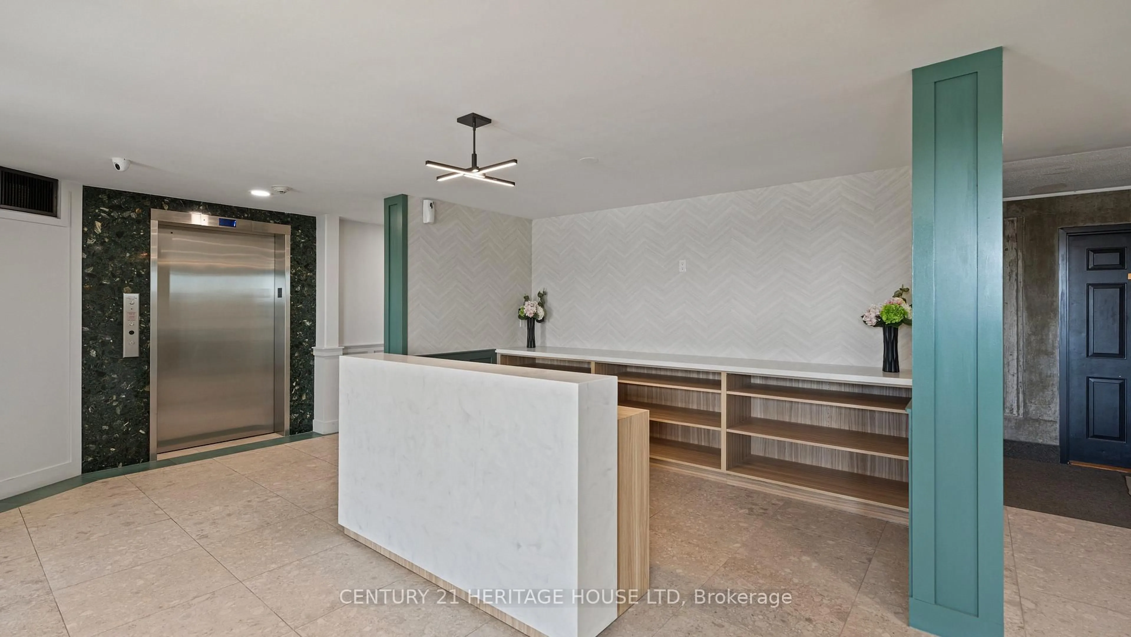 Indoor foyer for 421 Fairview Dr #101, Brantford Ontario N3R 7M3