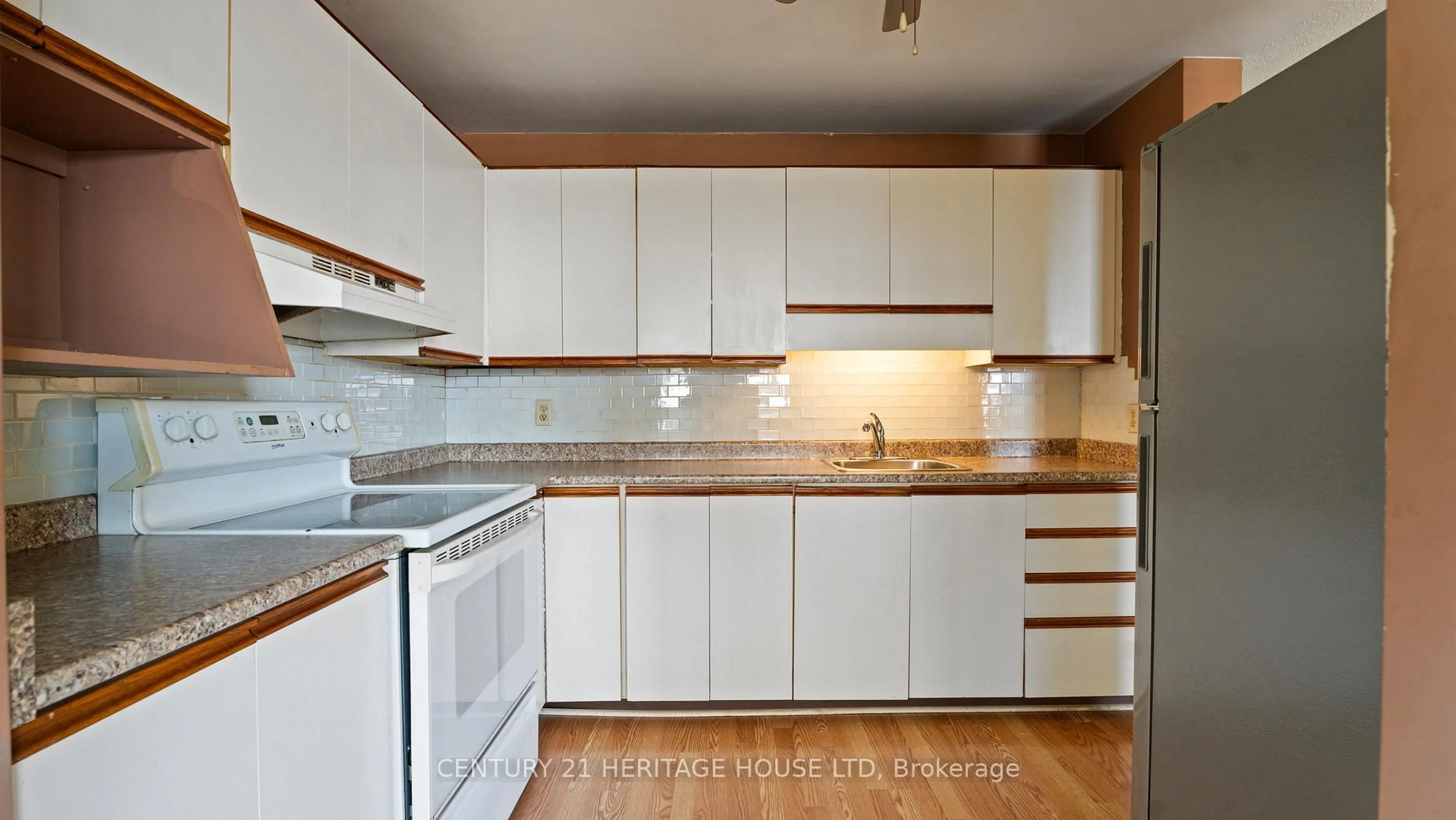 Standard kitchen, wood/laminate floor for 421 Fairview Dr #101, Brantford Ontario N3R 7M3