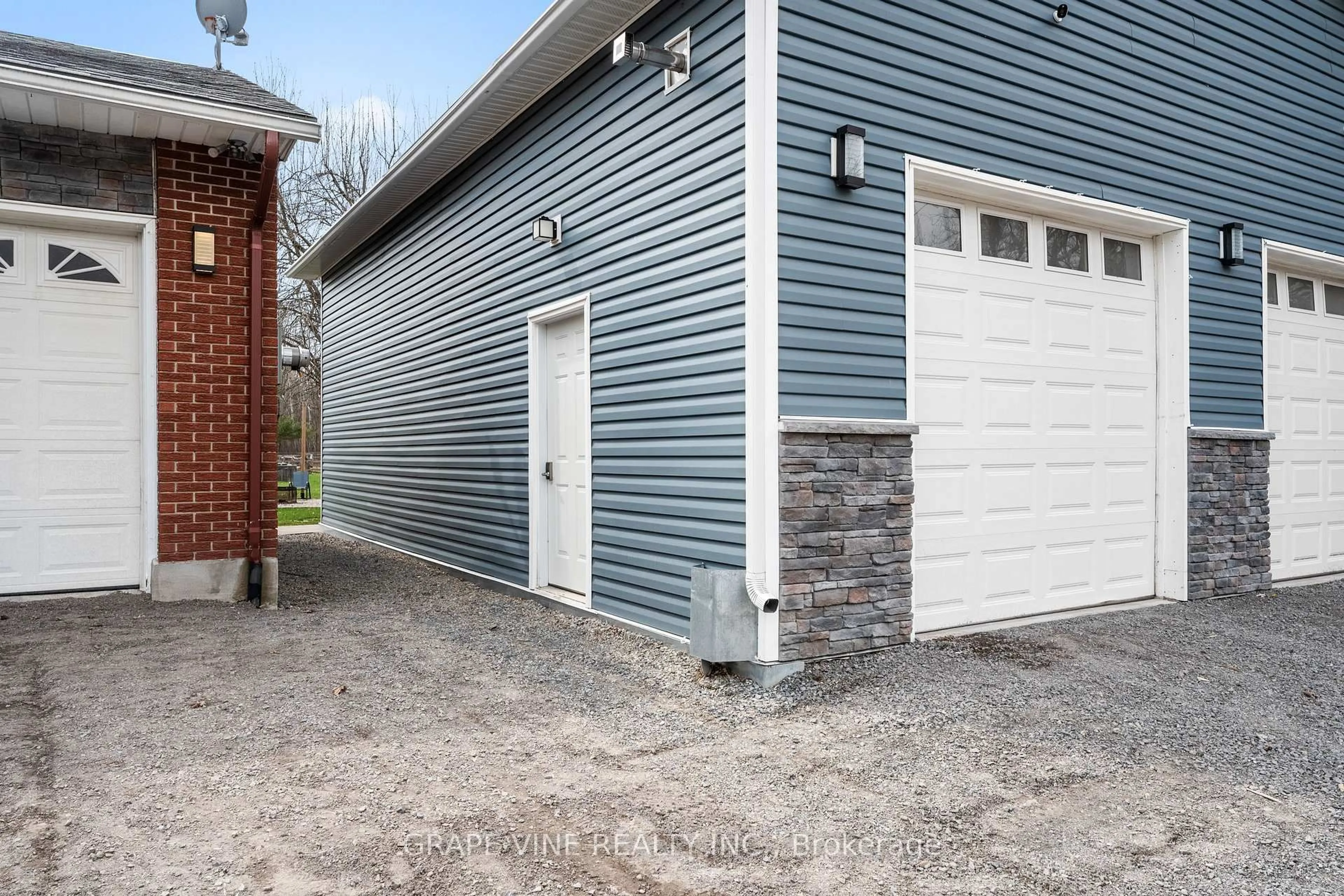 Indoor garage for 2021 Des Pins St, The Nation Ontario K0A 2M0