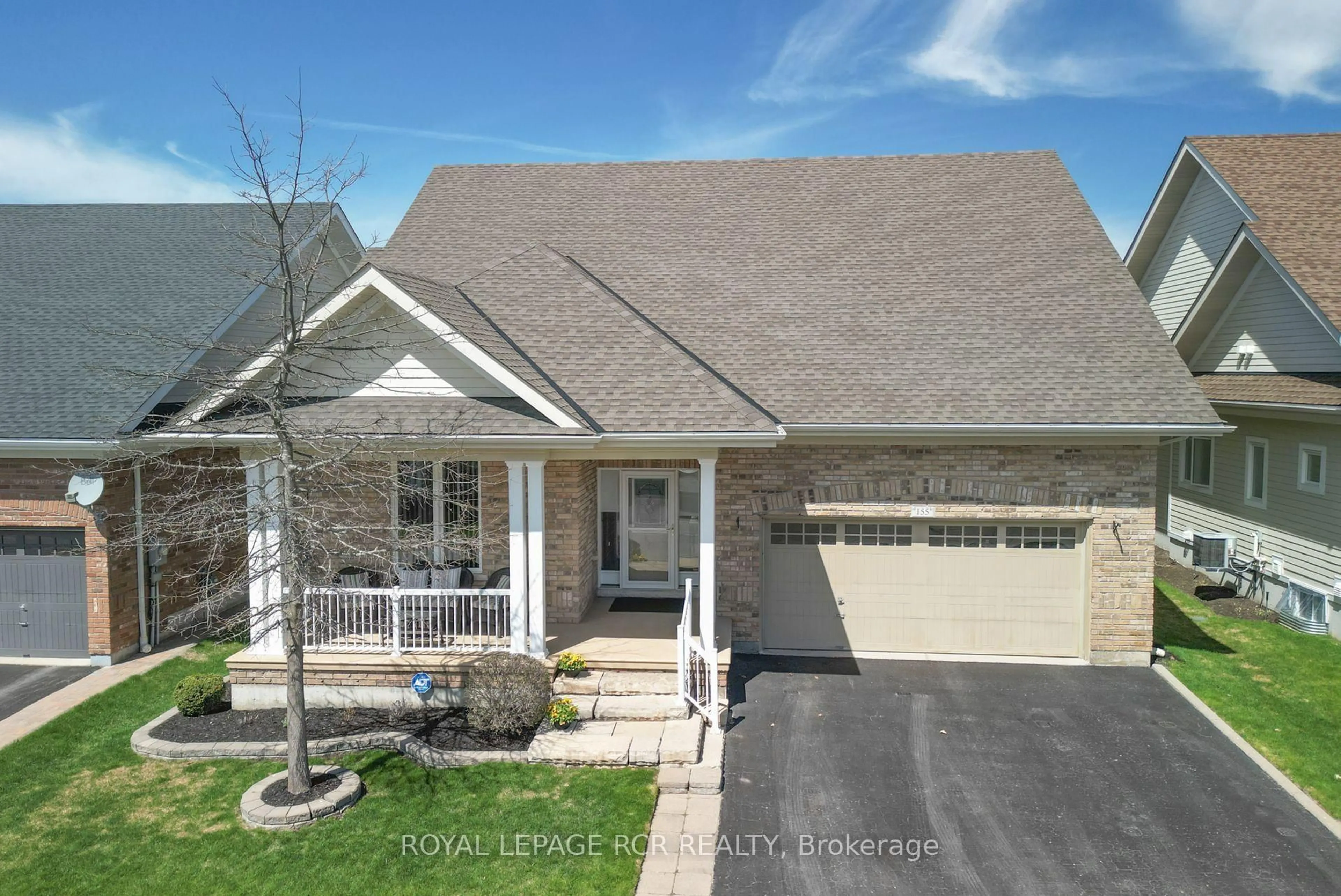 A pic from outside/outdoor area/front of a property/back of a property/a pic from drone, street for 200 Kingfisher Dr #155, Mono Ontario L9W 0B3