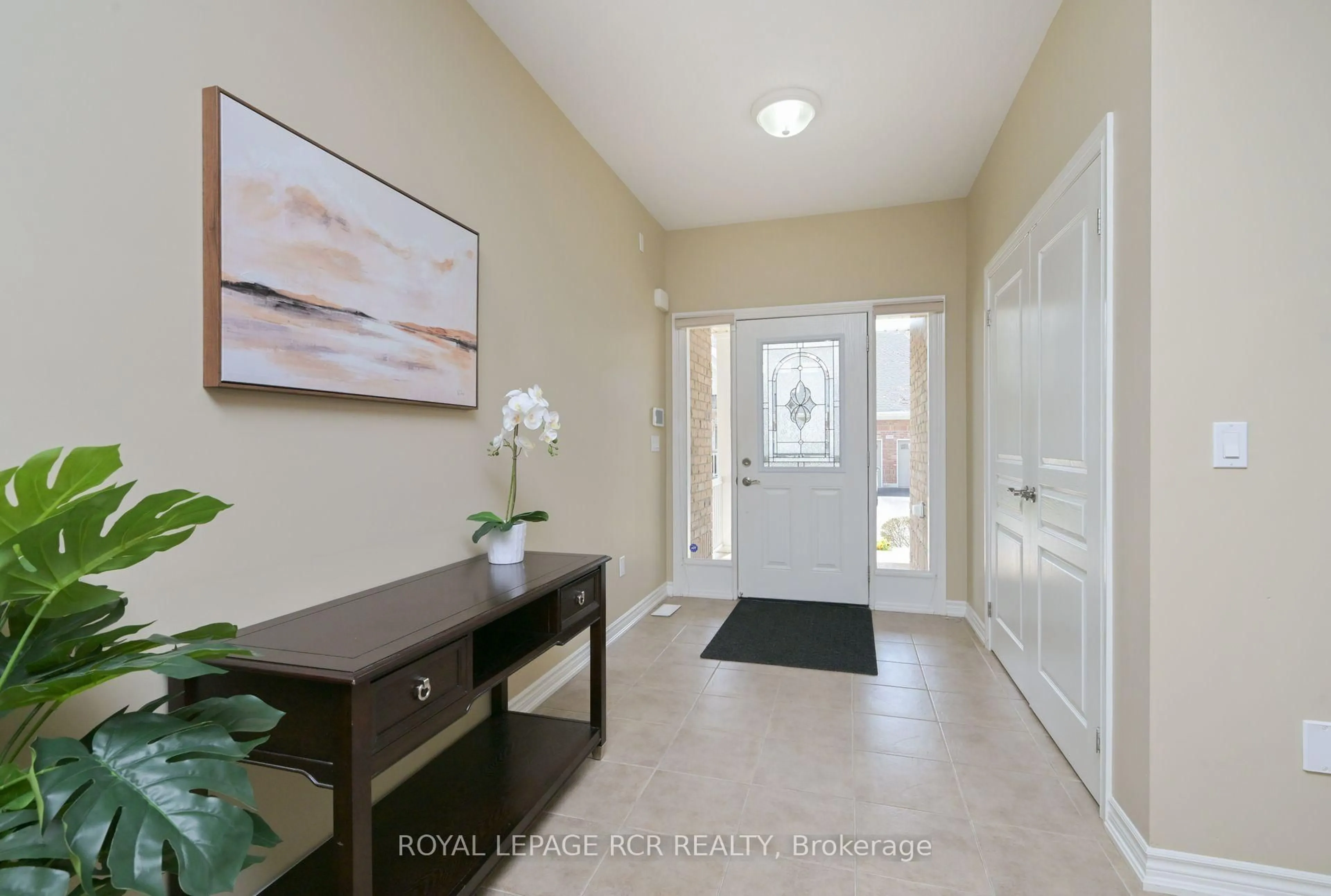 Indoor entryway for 200 Kingfisher Dr #155, Mono Ontario L9W 0B3