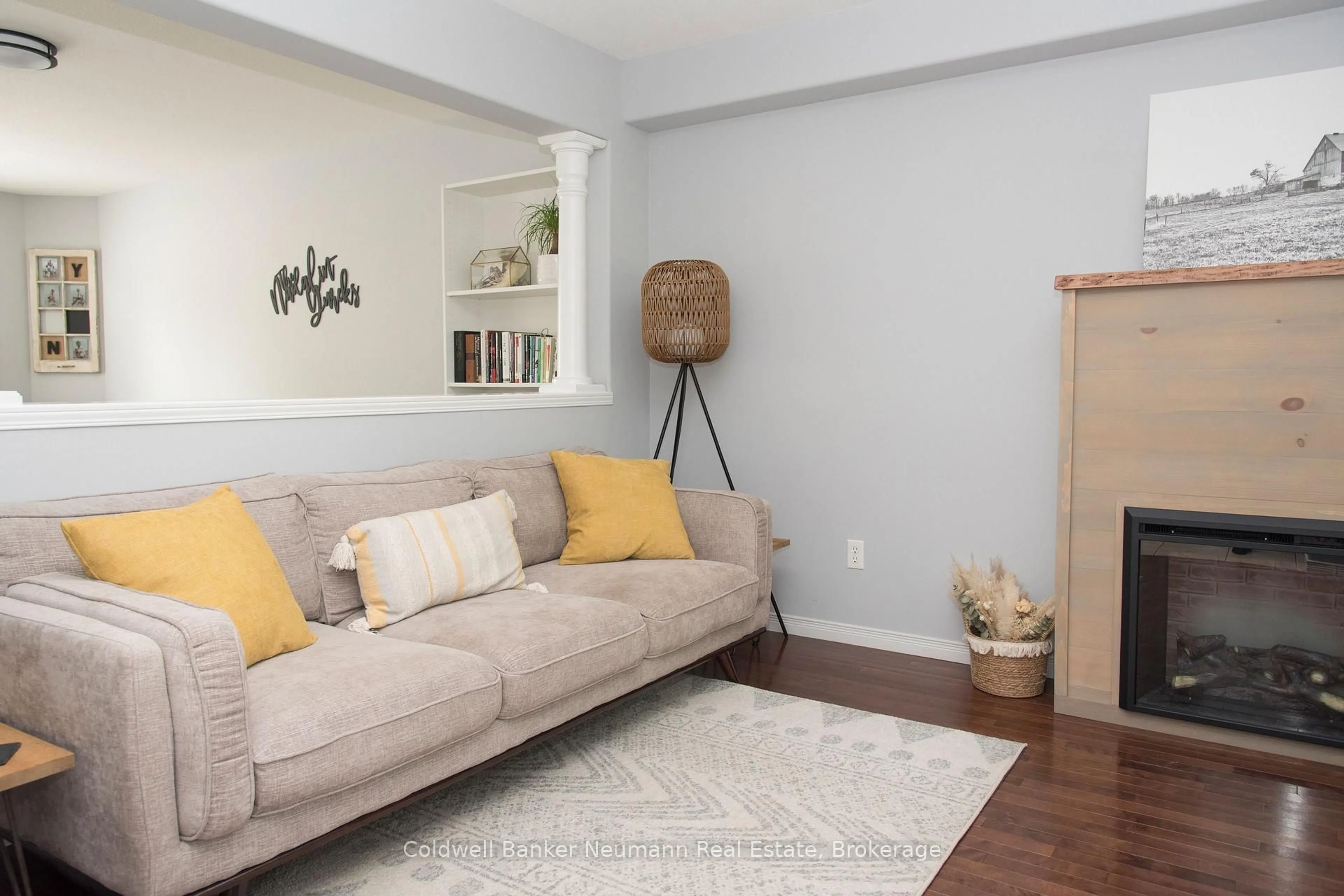 Living room with furniture, unknown for 5 Valleyhaven Lane, Guelph Ontario N1E 0A3