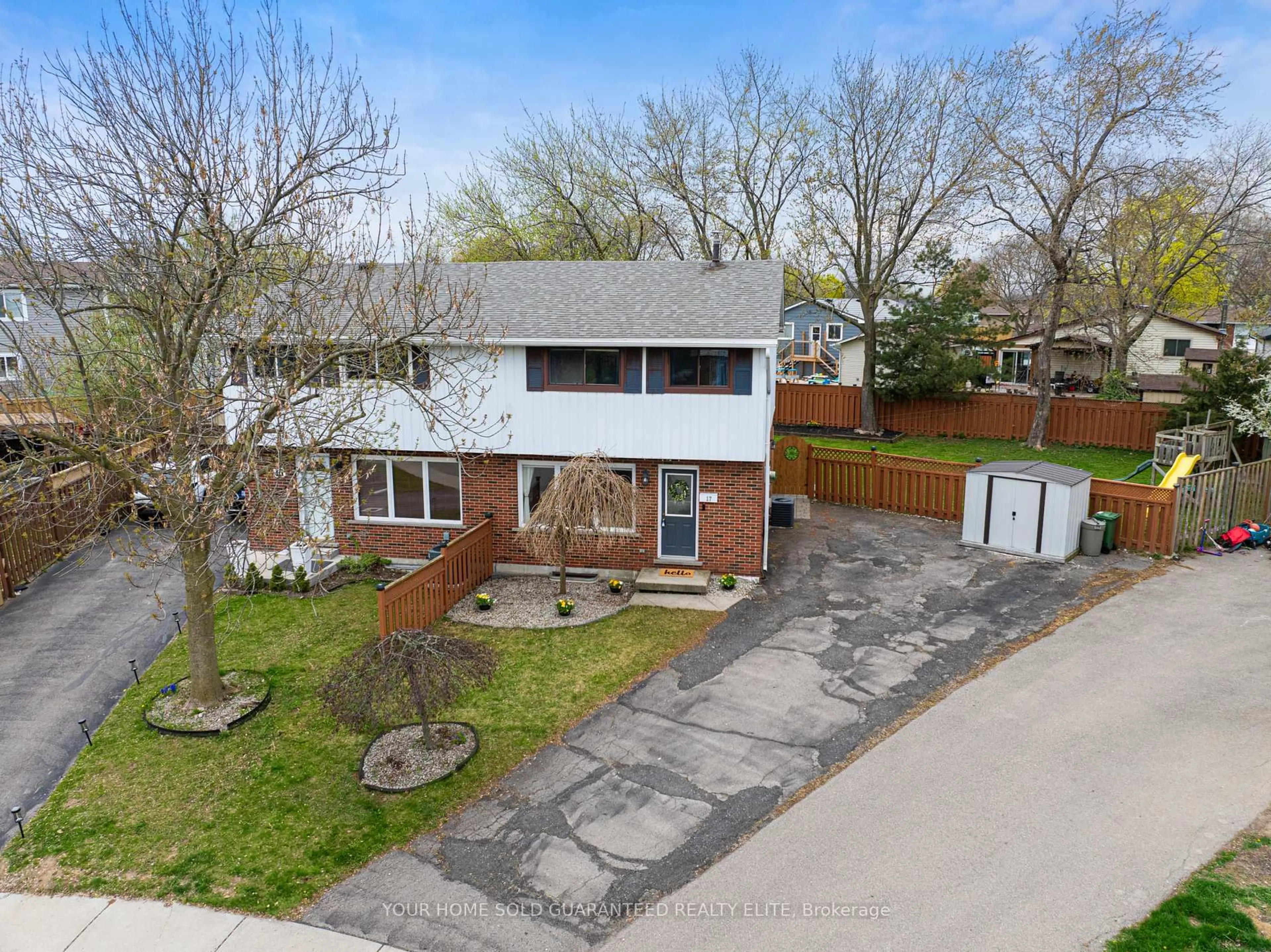 A pic from outside/outdoor area/front of a property/back of a property/a pic from drone, street for 17 Brendan Crt, Hamilton Ontario L8T 4R5