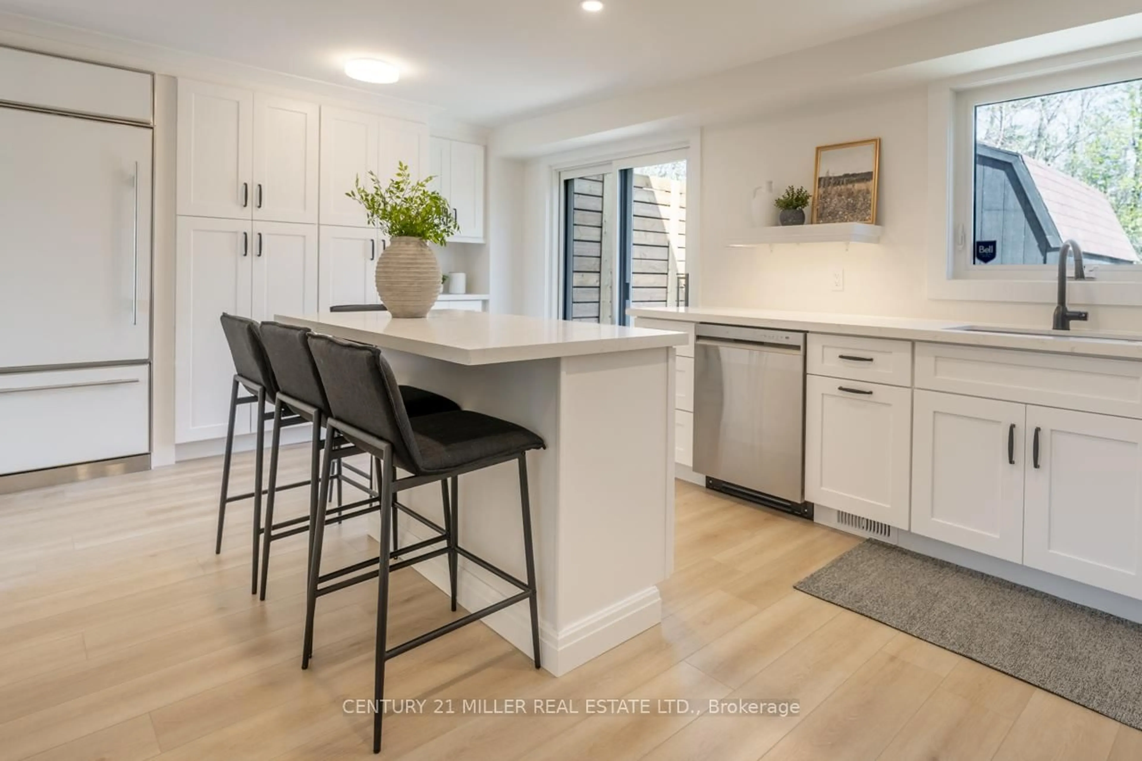 Open concept kitchen, unknown for 669 Parkview Cres, Cambridge Ontario N3H 5A1