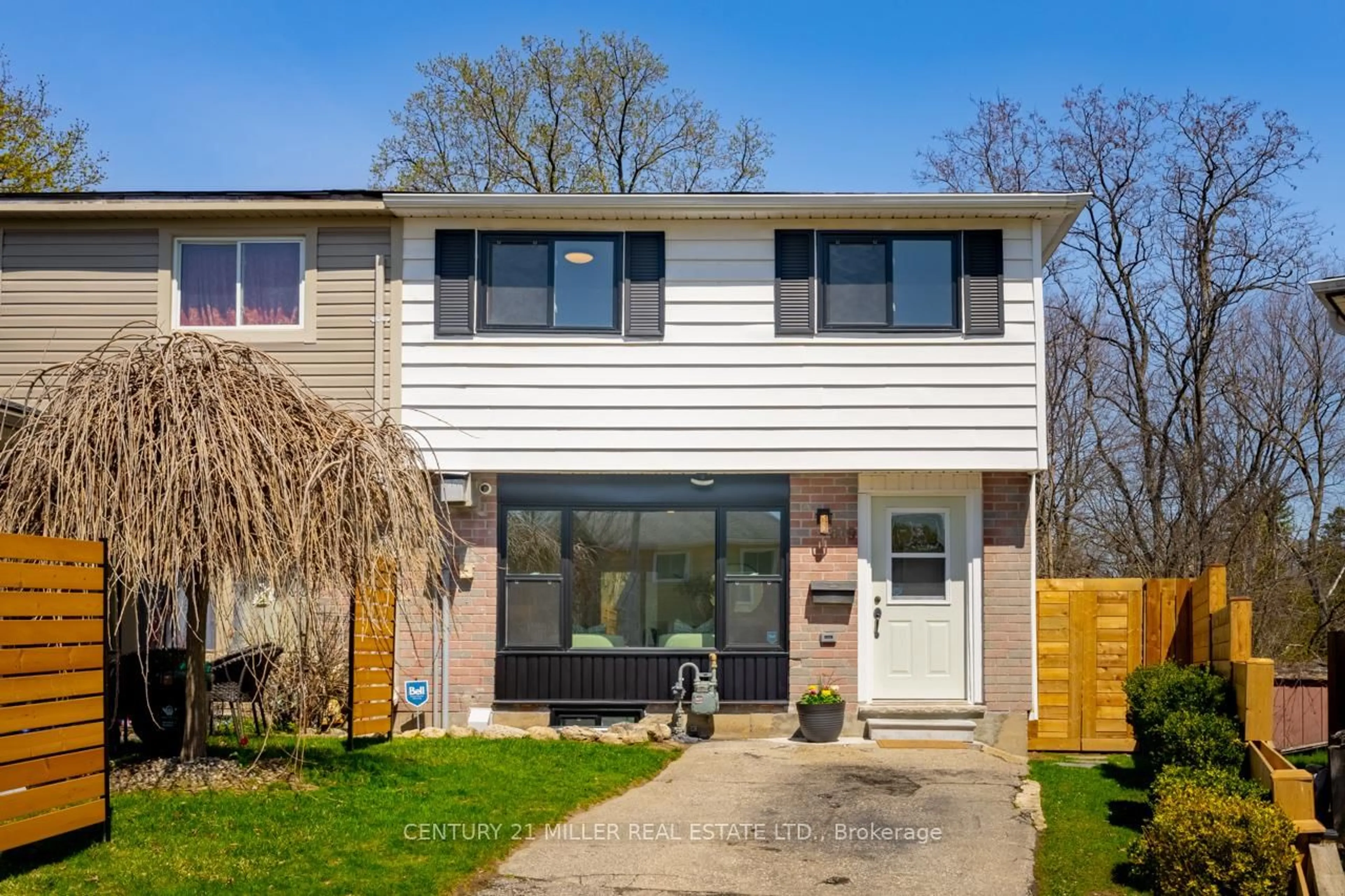 Home with vinyl exterior material, street for 669 Parkview Cres, Cambridge Ontario N3H 5A1