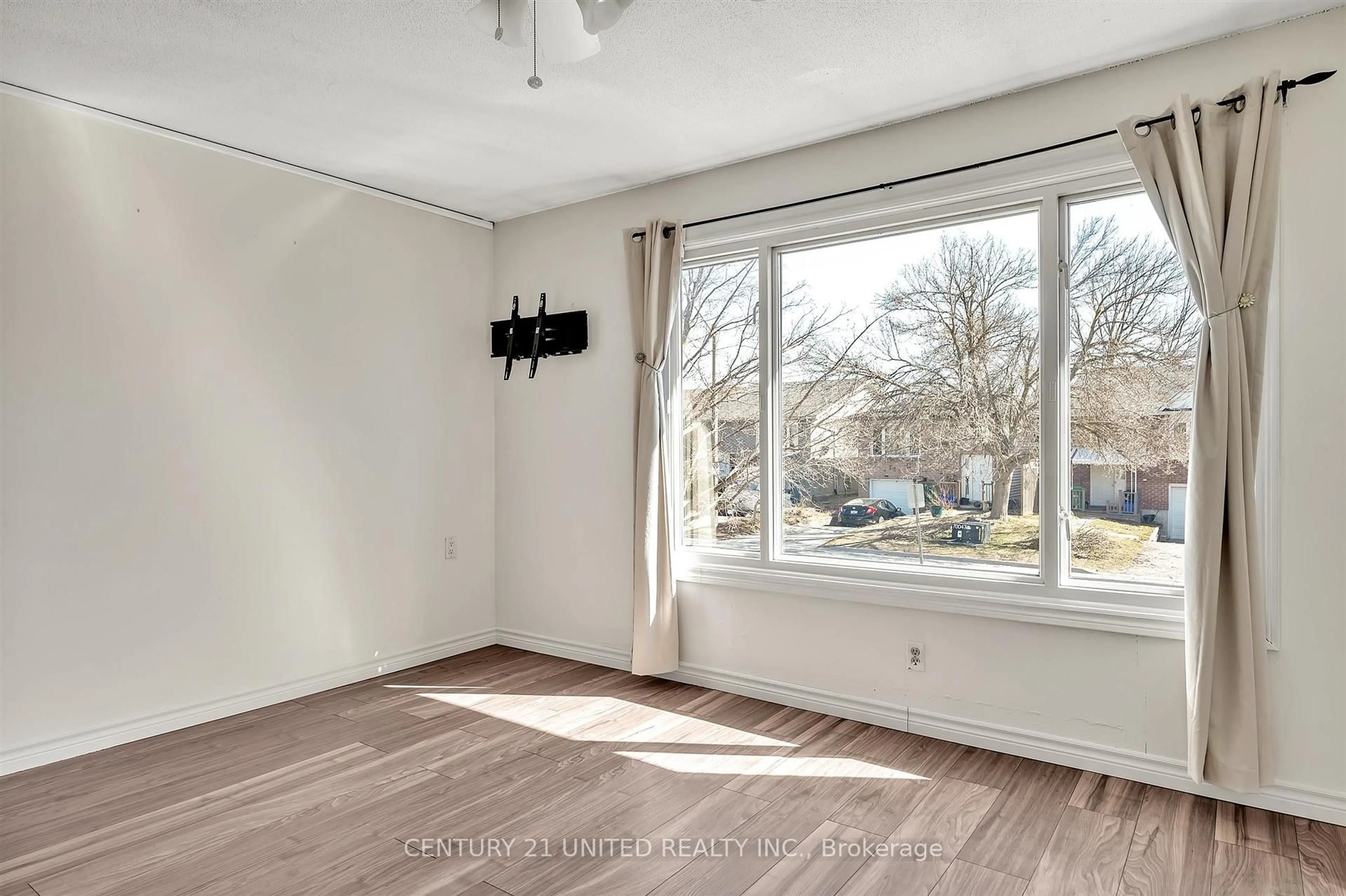 A pic of a room for 719 Mountain Ash Rd, Peterborough South Ontario K9J 8K1