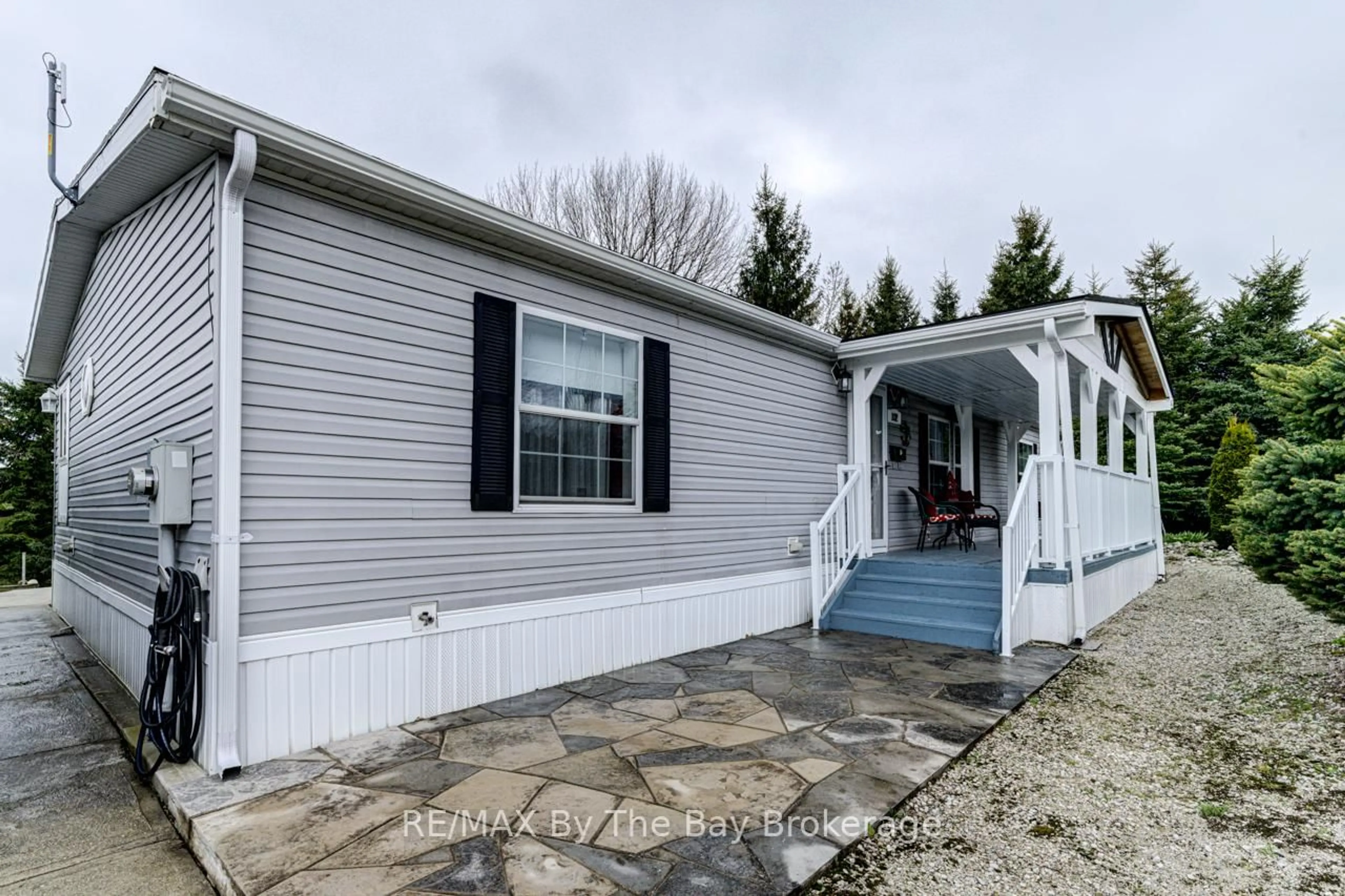 Home with vinyl exterior material, unknown for 102 Rosewood Dr, Georgian Bluffs Ontario N4K 5N5