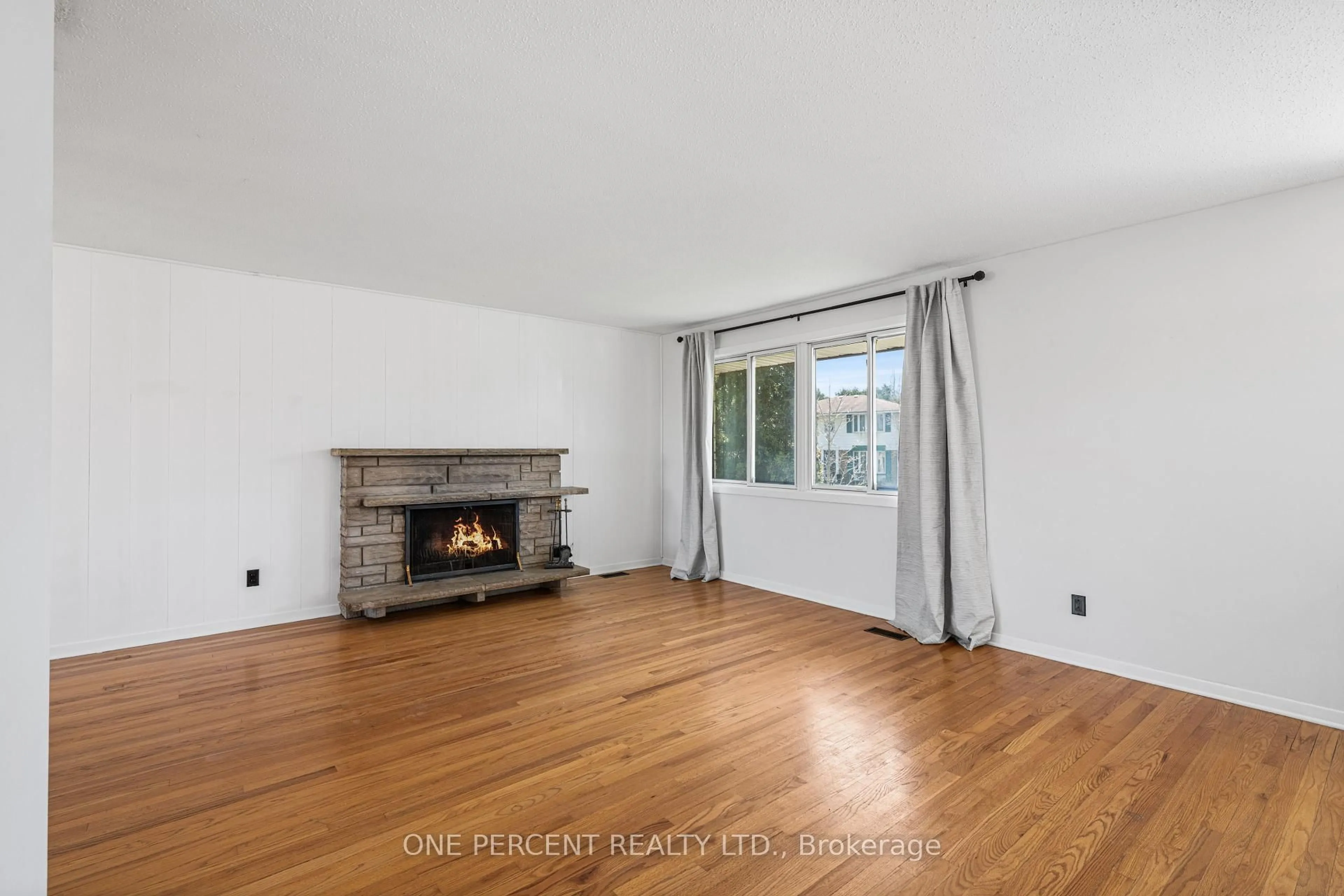A pic of a room for 2617 Hobson Rd, Ottawa Ontario K1V 8M6