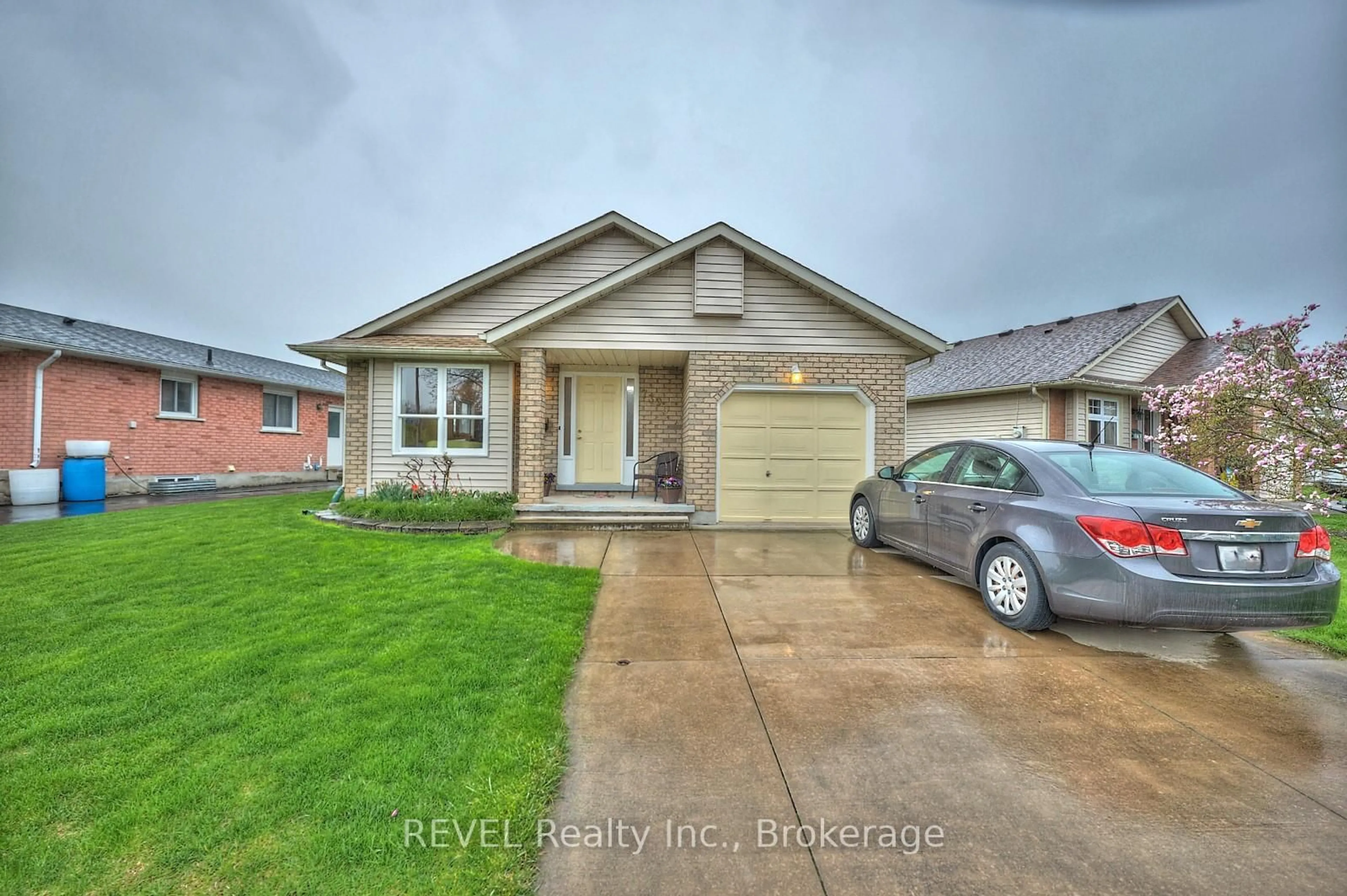 Home with brick exterior material, street for 7395 Alex Ave, Niagara Falls Ontario L2G 7V1