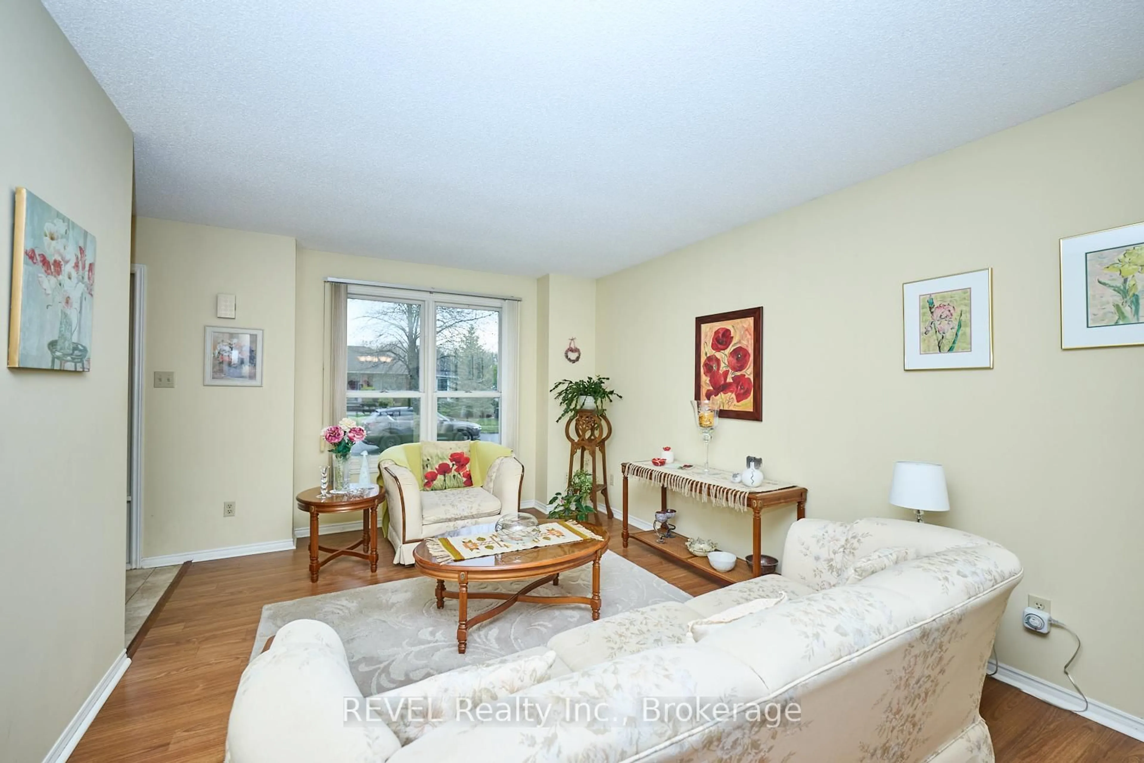 Living room with furniture, unknown for 7395 Alex Ave, Niagara Falls Ontario L2G 7V1