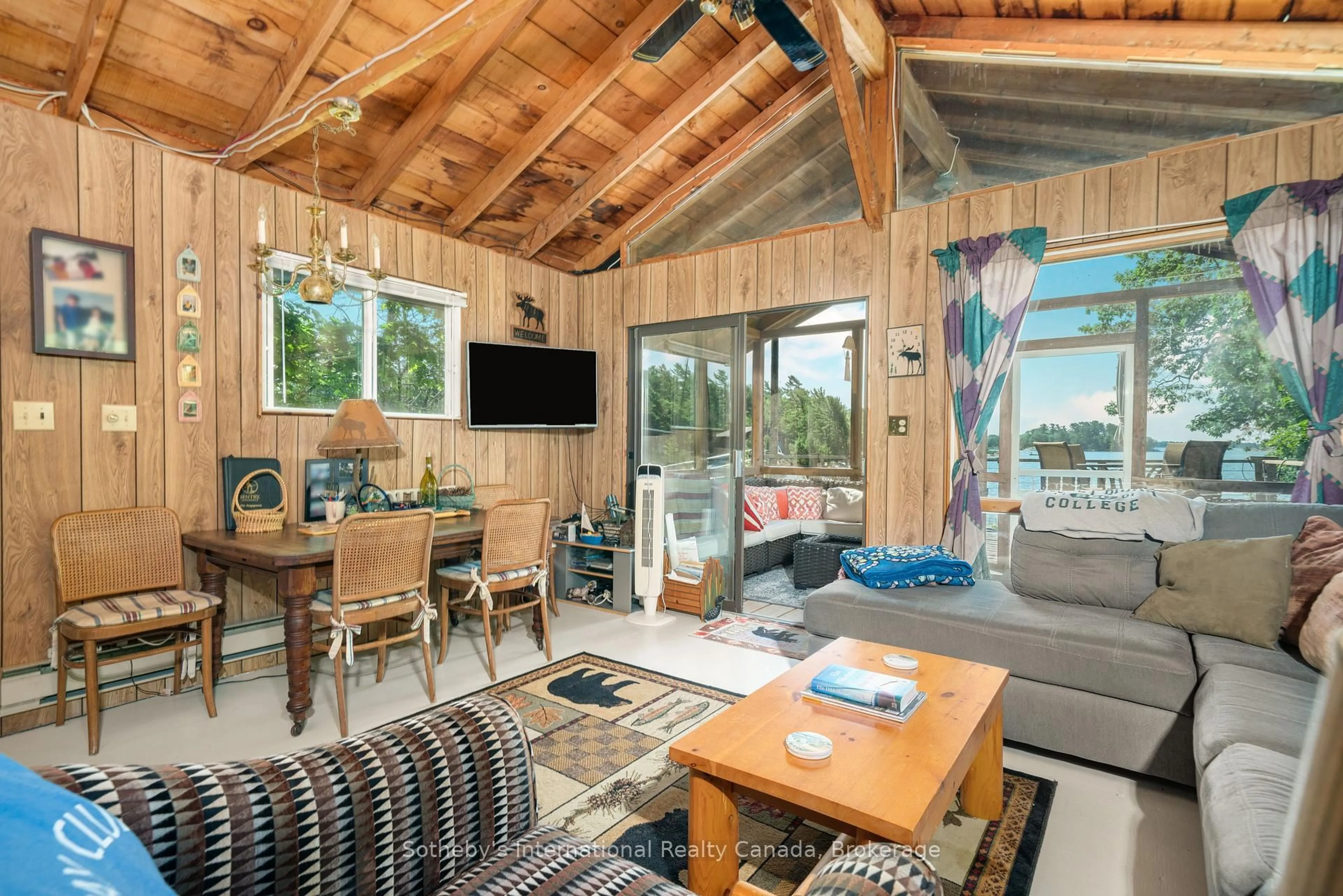 Living room with furniture, wood/laminate floor for 20 A65 Island N/A, The Archipelago Ontario P0G 1G0