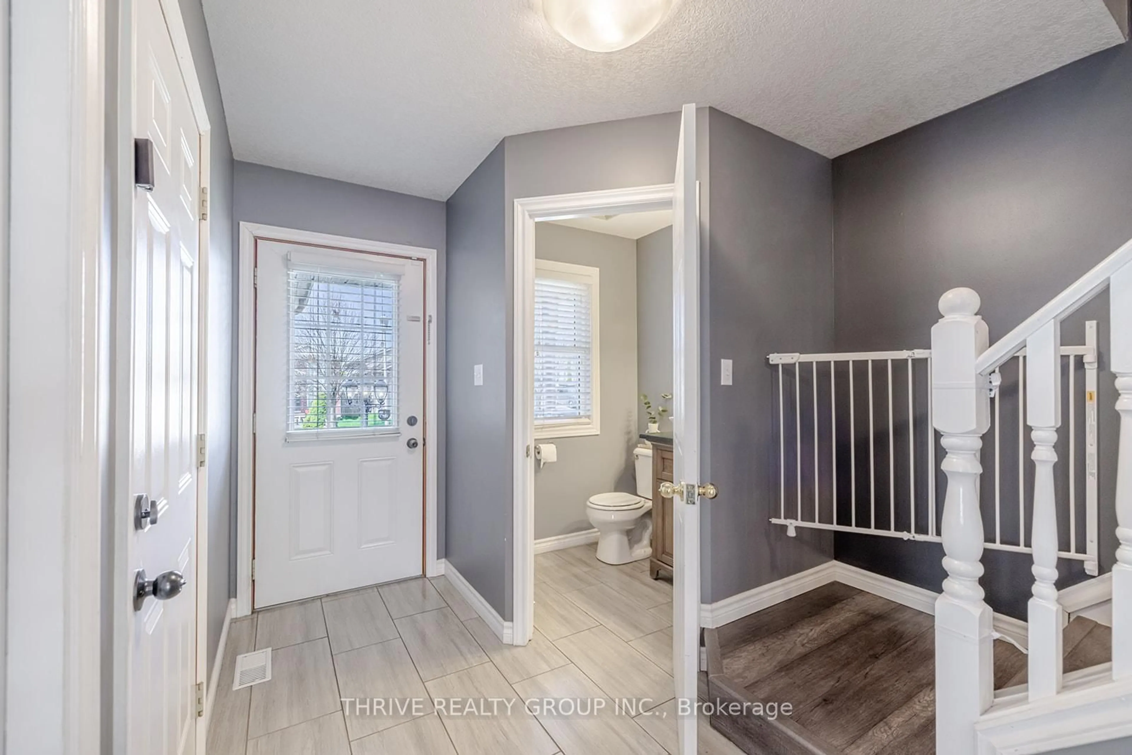 Indoor entryway for 202 Crimson Cres, London East Ontario N5W 6G1