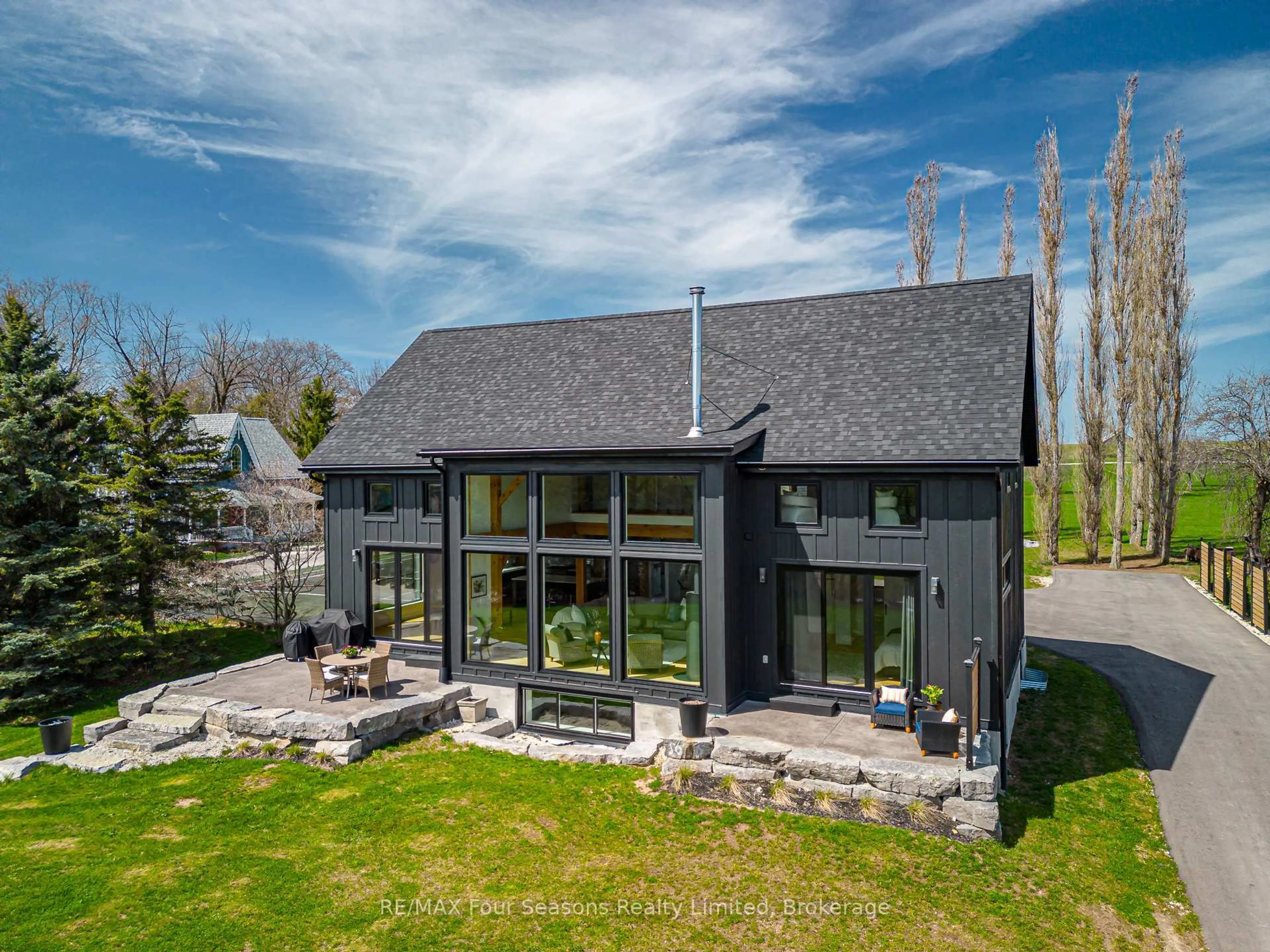 A pic from outside/outdoor area/front of a property/back of a property/a pic from drone, unknown for 113 Slabtown Rd, Blue Mountains Ontario N0H 1J0