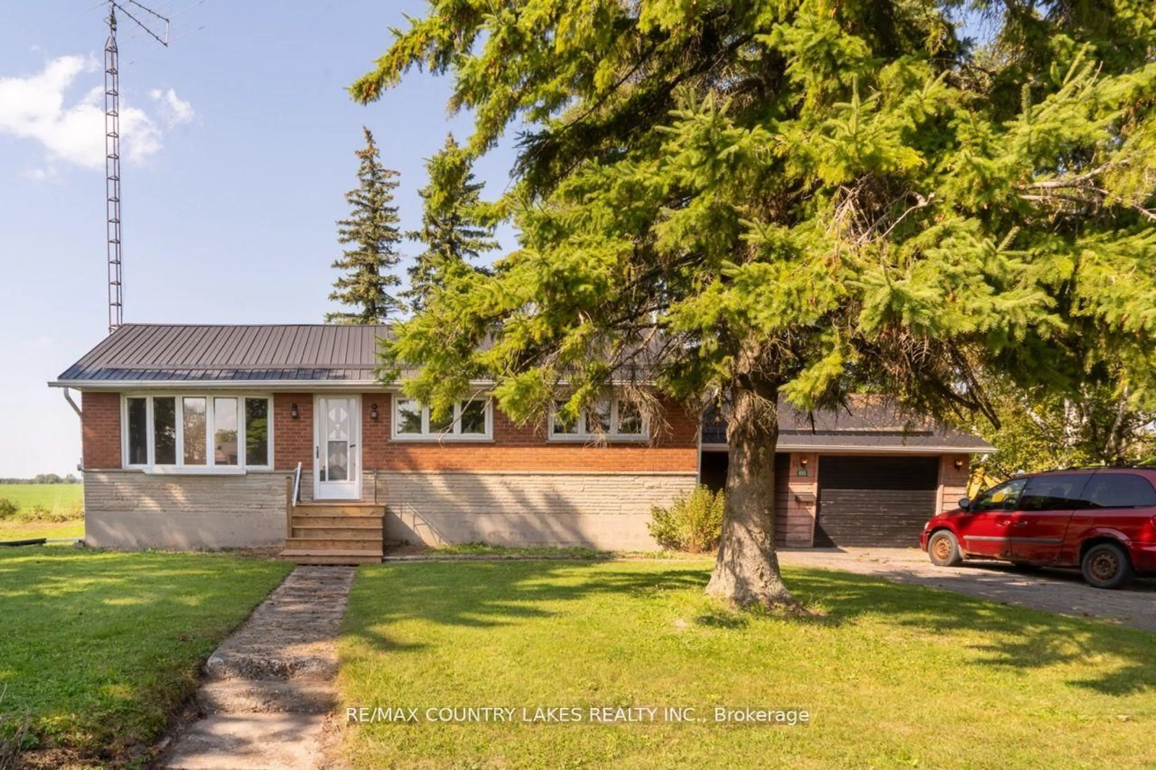 A pic from outside/outdoor area/front of a property/back of a property/a pic from drone, street for 895 Highway 7 Rd, Kawartha Lakes Ontario K0M 2M0