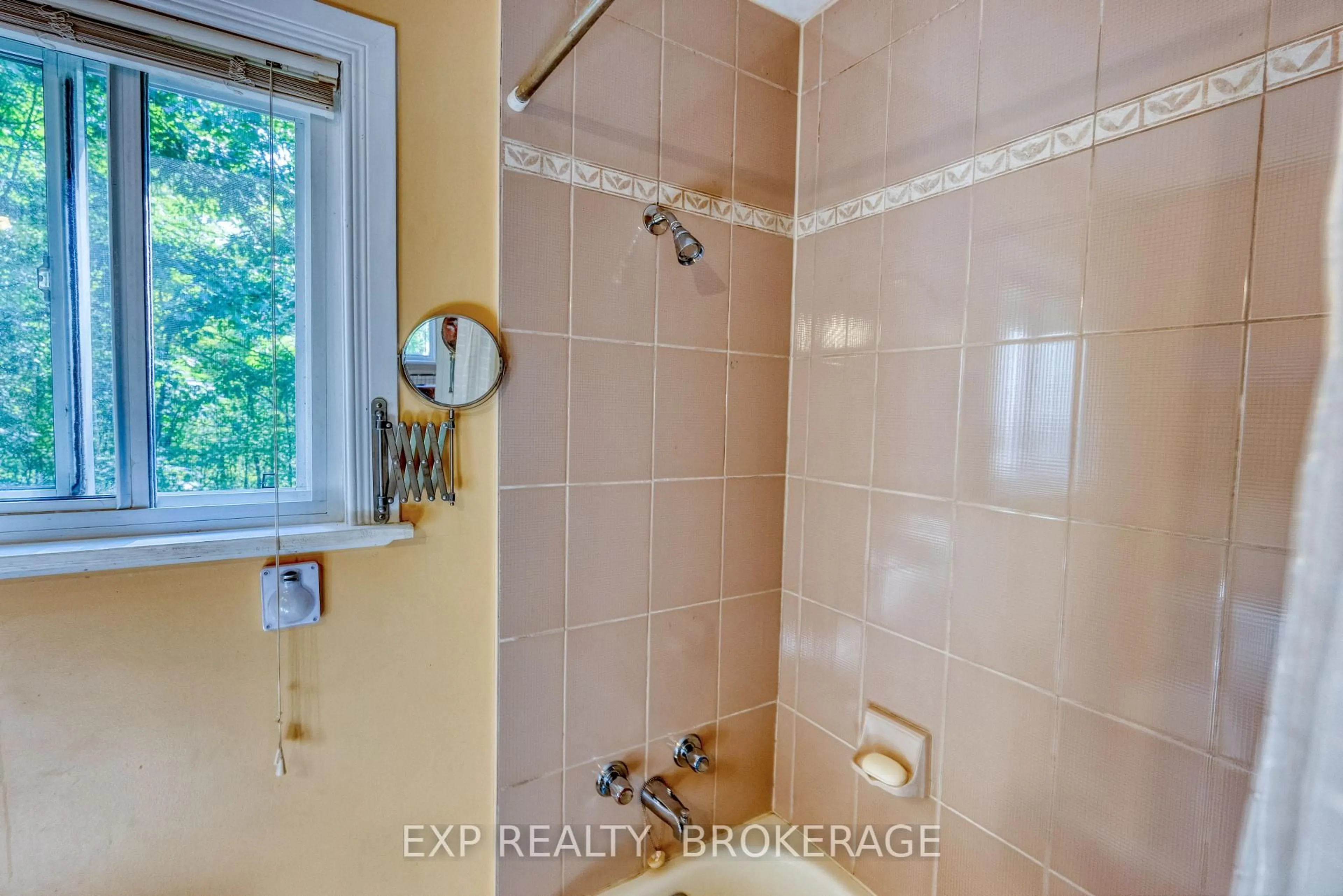Standard bathroom, ceramic/tile floor for 1040 WATERS EDGE Lane, Arden Ontario K0H 1B0