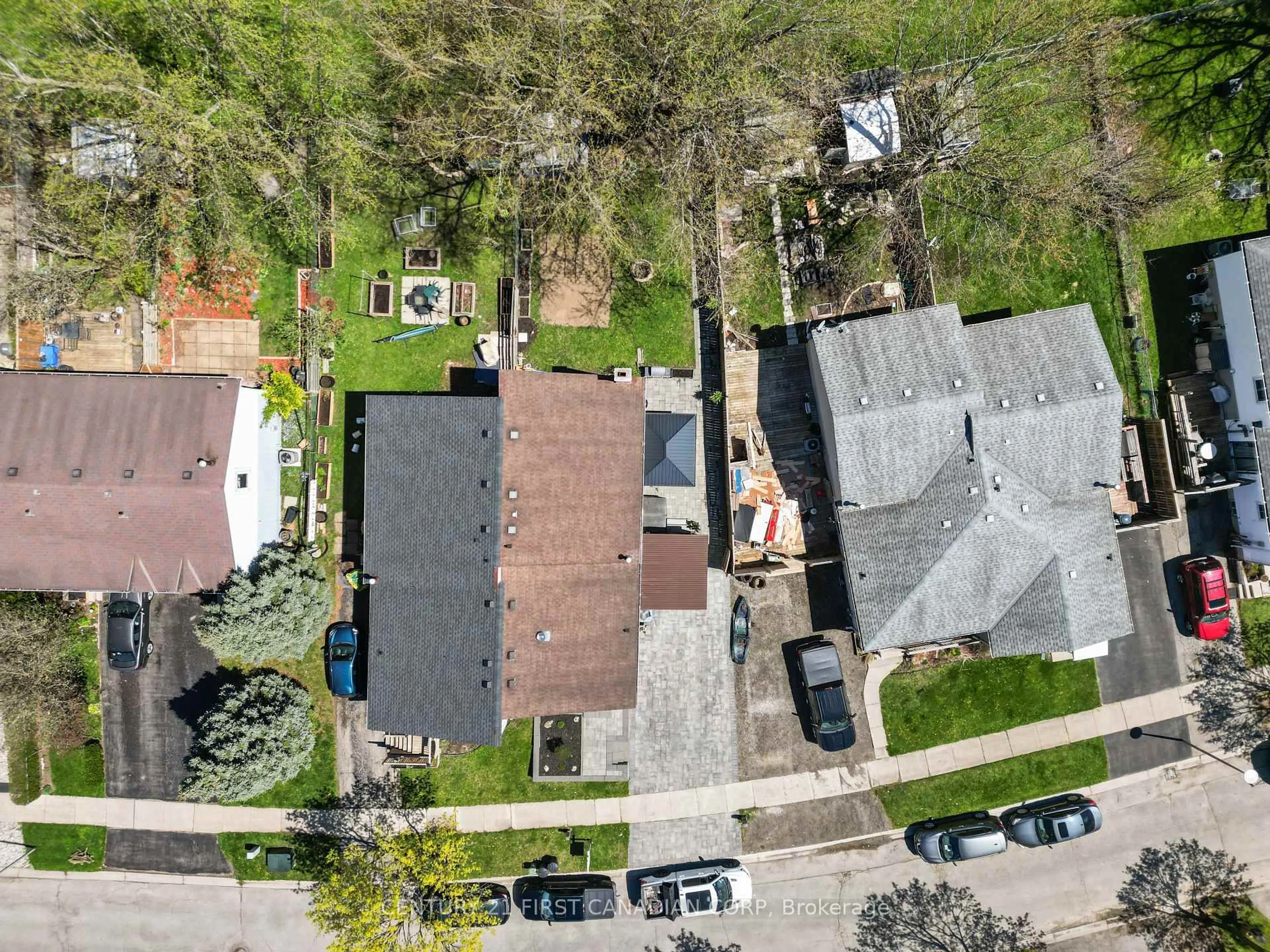 A pic from outside/outdoor area/front of a property/back of a property/a pic from drone, street for 67 Adswood Rd, London South Ontario N6E 2W2