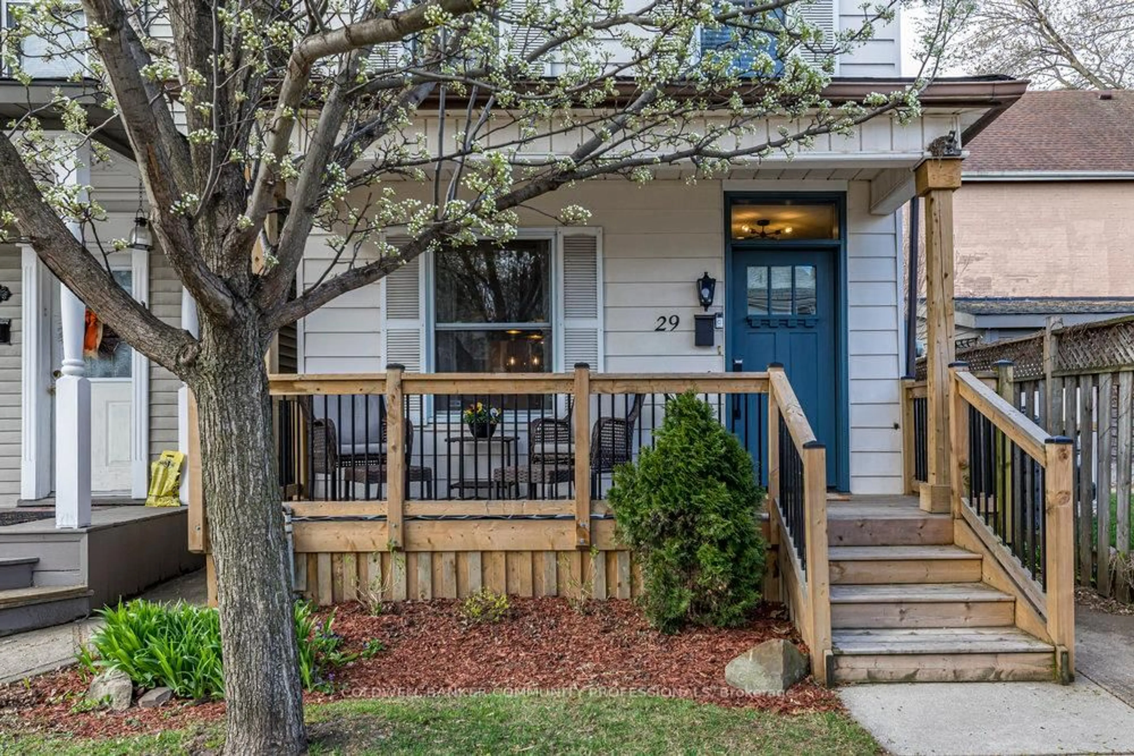 Patio, street for 29 Picton St, Hamilton Ontario L8L 1E1