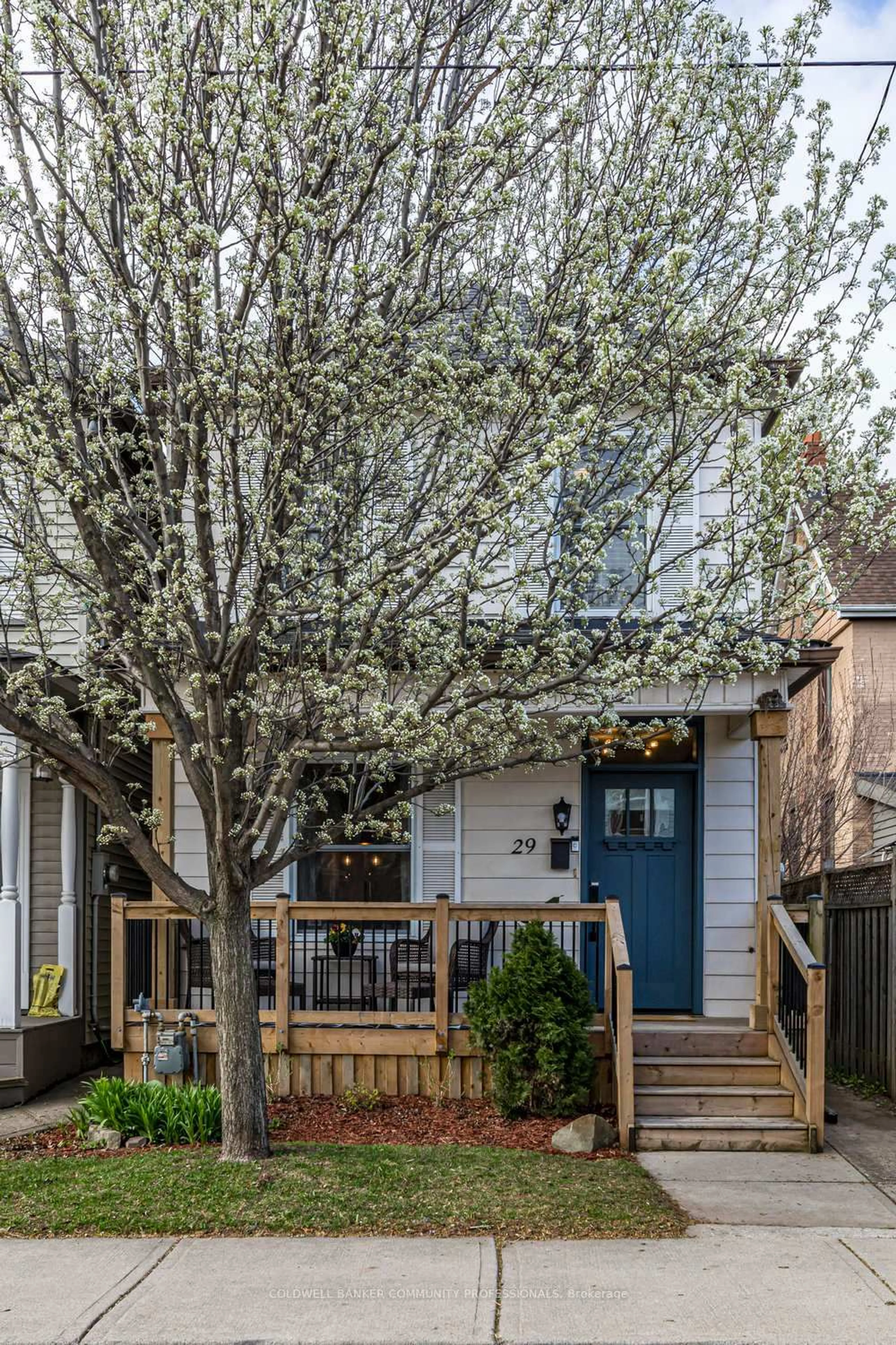 Unknown for 29 Picton St, Hamilton Ontario L8L 1E1