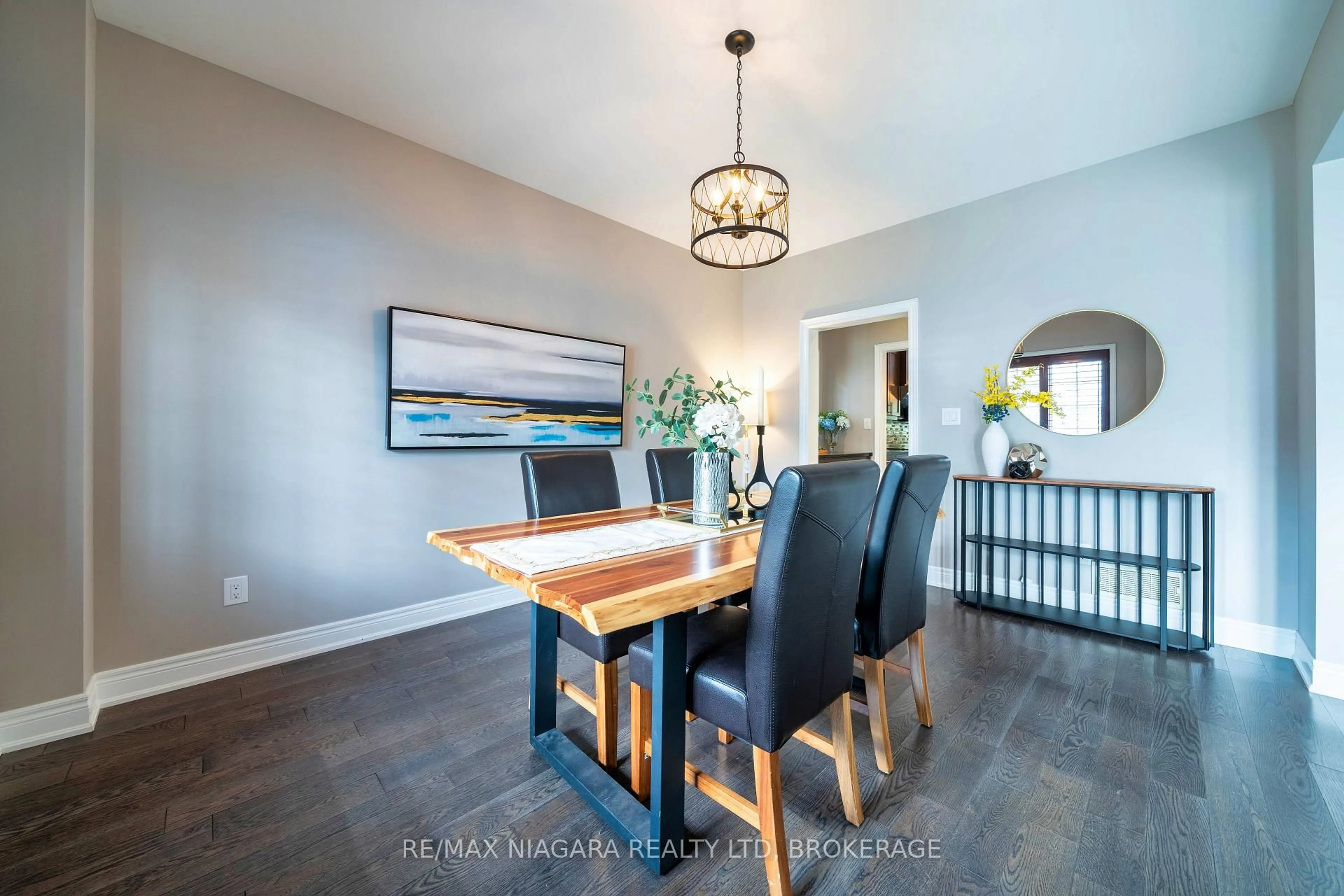 Dining room, wood/laminate floor for 7181 Lionshead Ave, Niagara Falls Ontario L2G 0A6