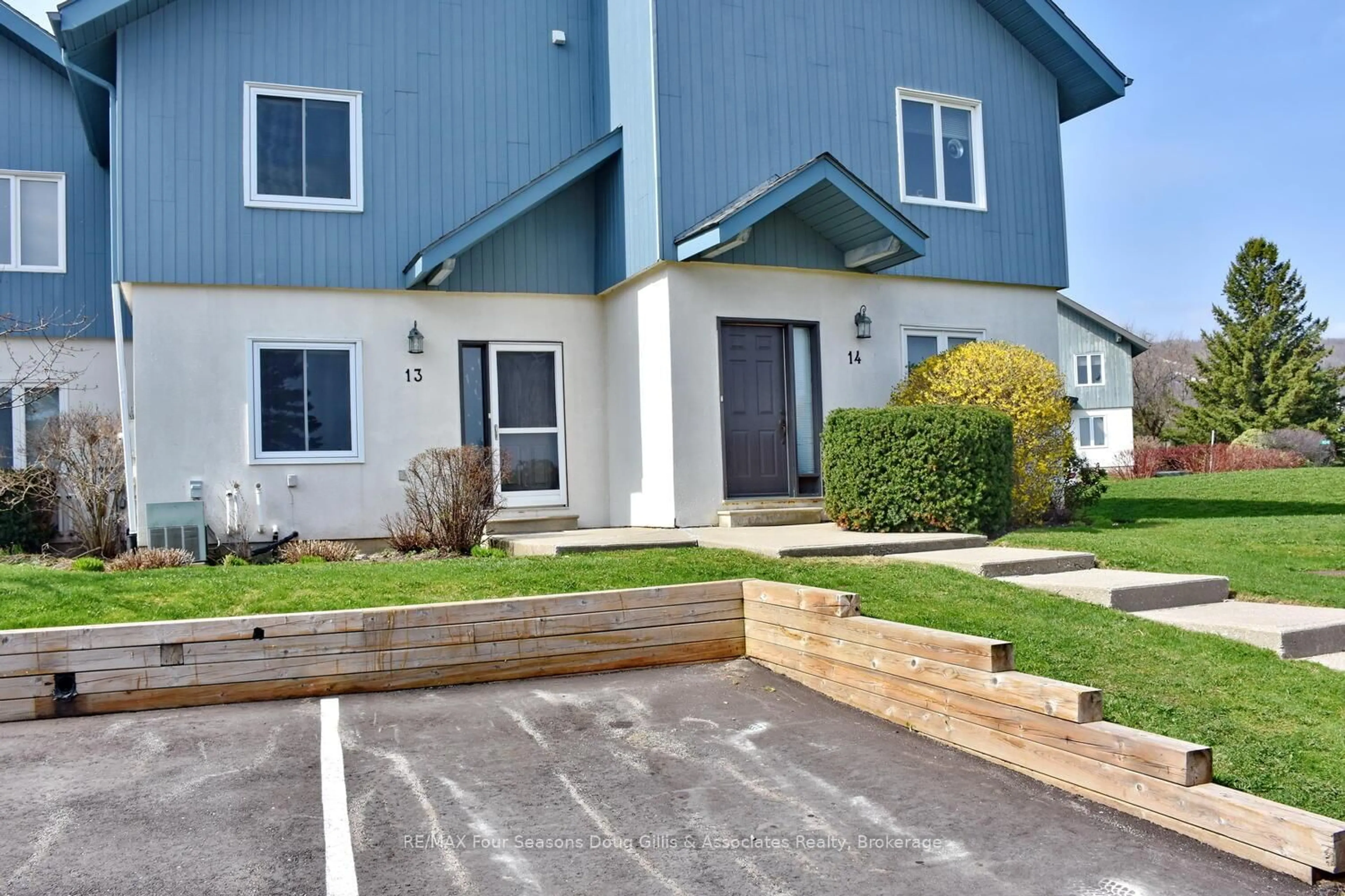 A pic from outside/outdoor area/front of a property/back of a property/a pic from drone, street for 110 Kellies Way #13, Blue Mountains Ontario L9Y 0L6