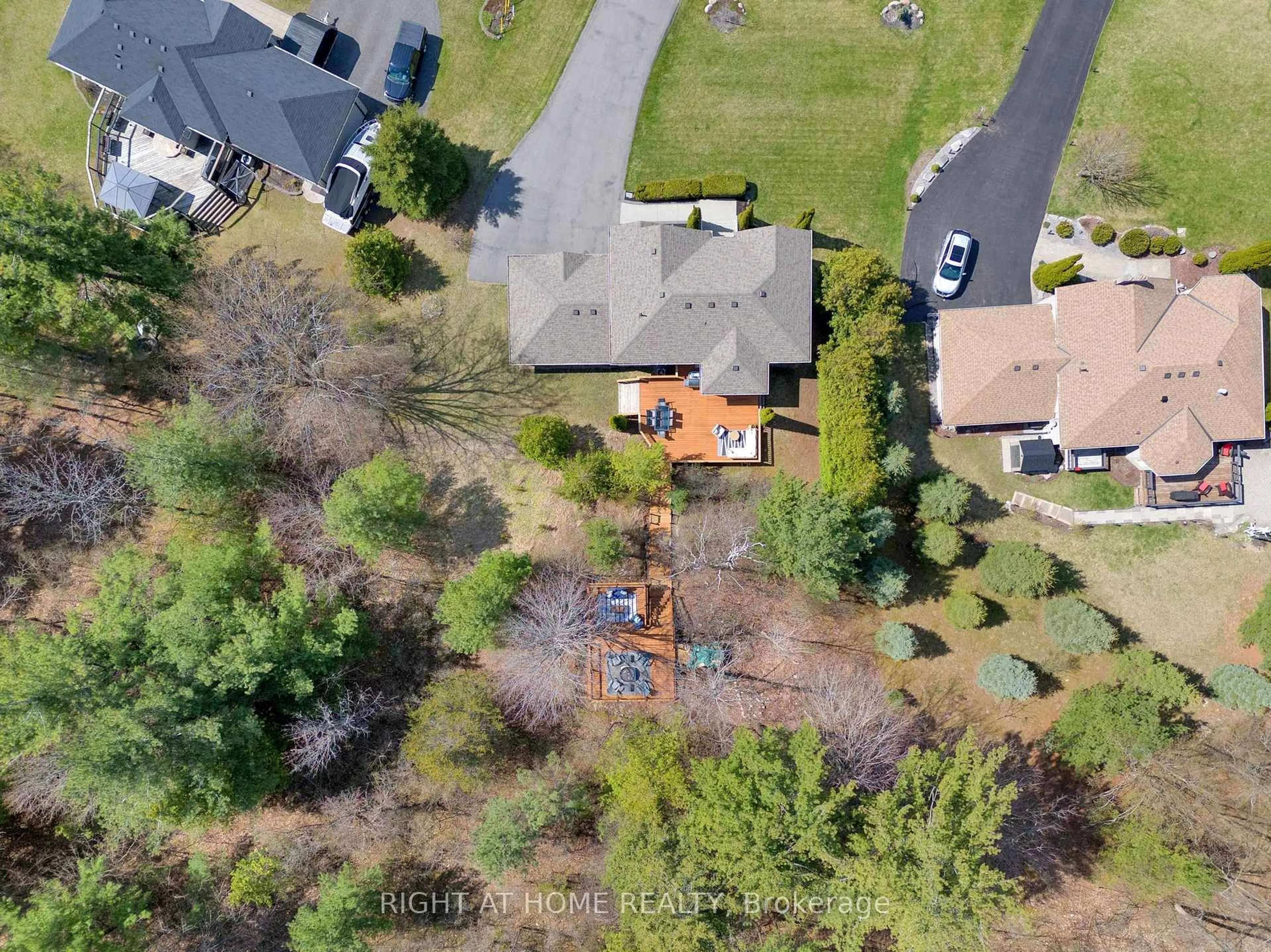 A pic from outside/outdoor area/front of a property/back of a property/a pic from drone, unknown for 47 Meadowland Dr, Hamilton Township Ontario K0K 1C0