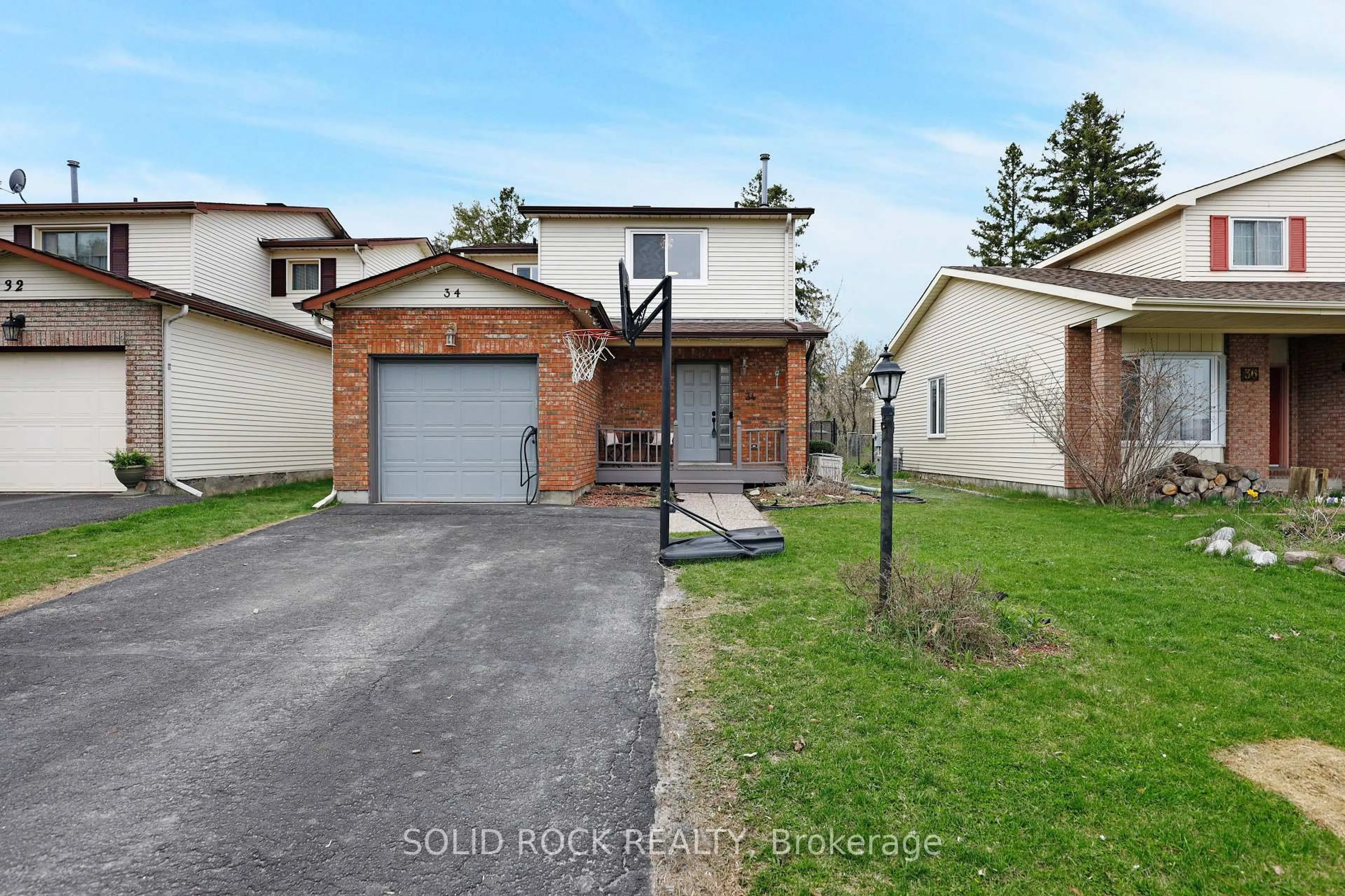 A pic from outside/outdoor area/front of a property/back of a property/a pic from drone, street for 34 Antler Ave, Ottawa Ontario K2J 2H2