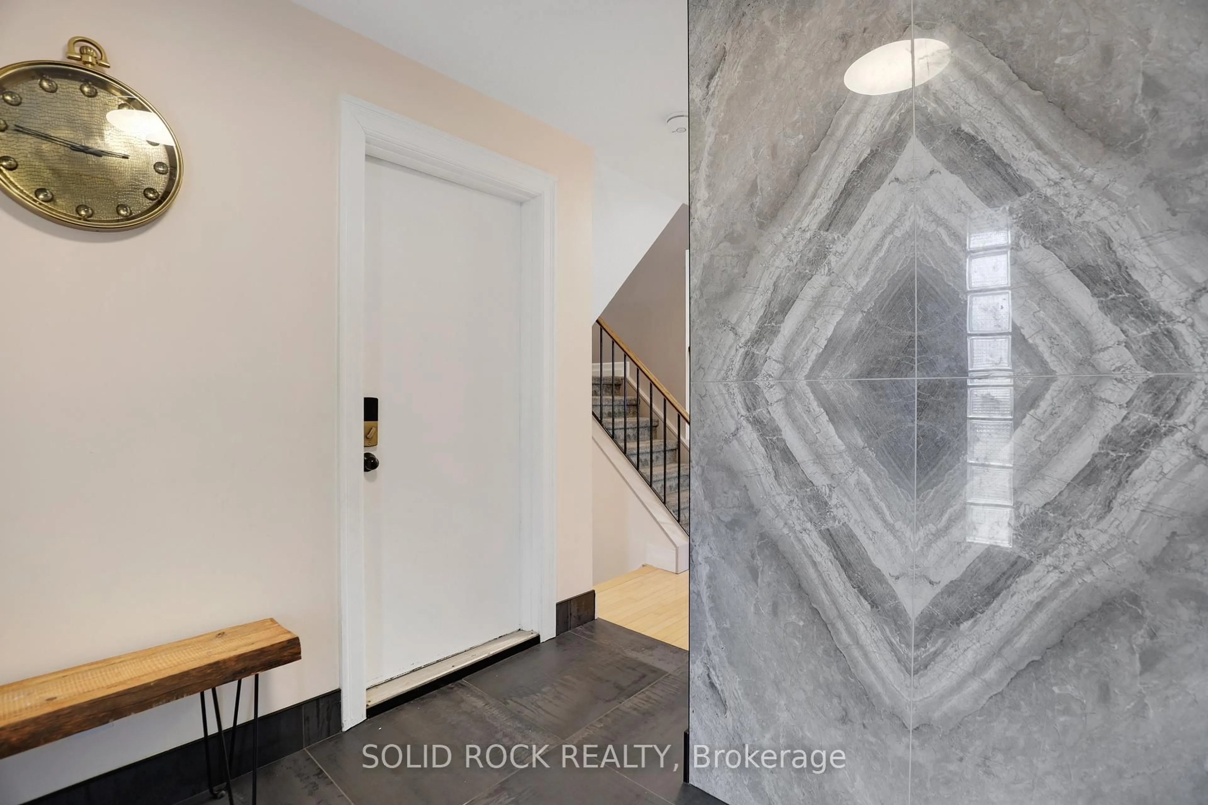 Indoor entryway for 34 Antler Ave, Ottawa Ontario K2J 2H2