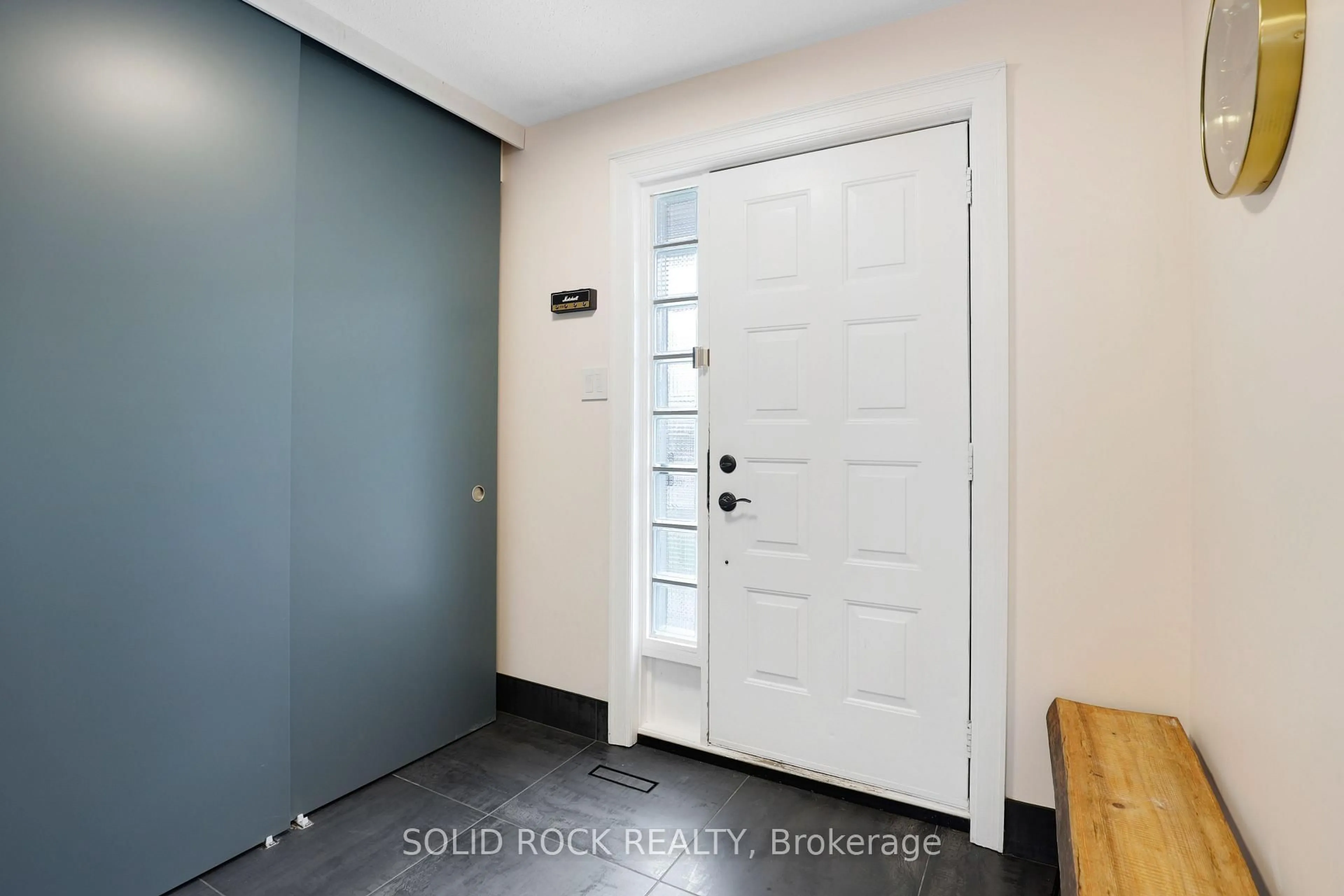 Indoor entryway for 34 Antler Ave, Ottawa Ontario K2J 2H2