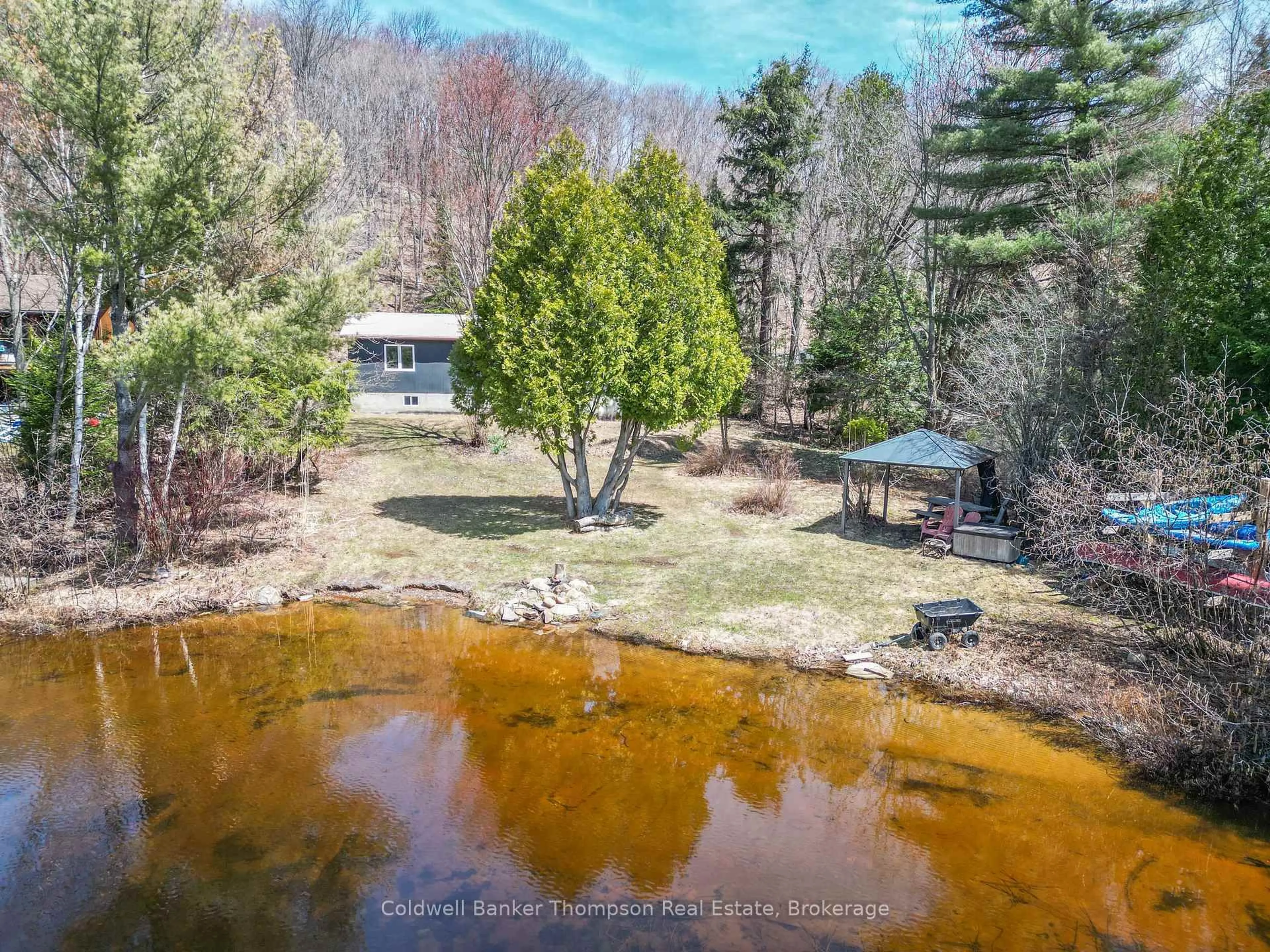 A pic from outside/outdoor area/front of a property/back of a property/a pic from drone, water/lake/river/ocean view for 810 East Waseosa Lake Rd, Huntsville Ontario P1H 2J4