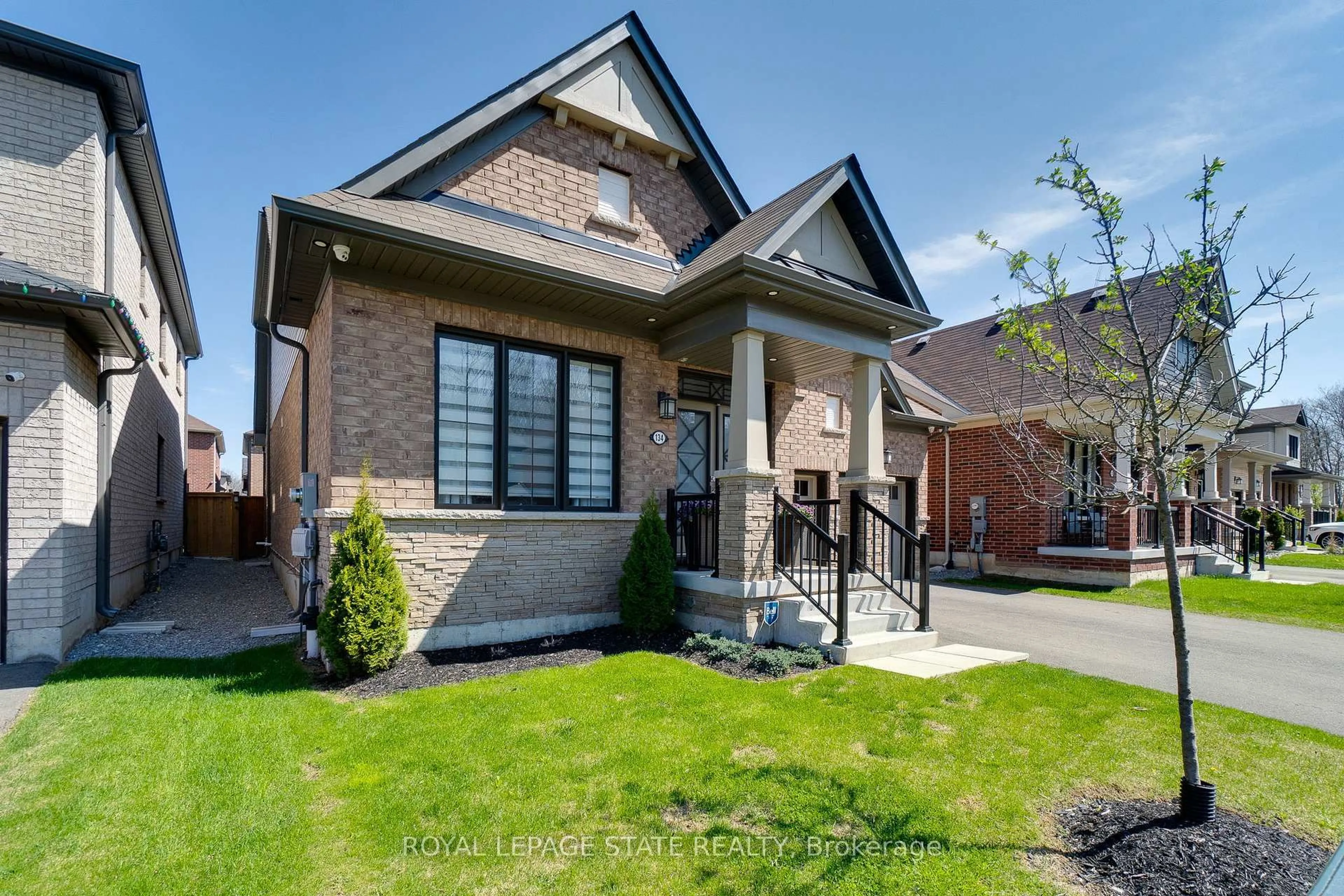 Home with brick exterior material, street for 134 Cactus Cres, Hamilton Ontario L8K 5R9