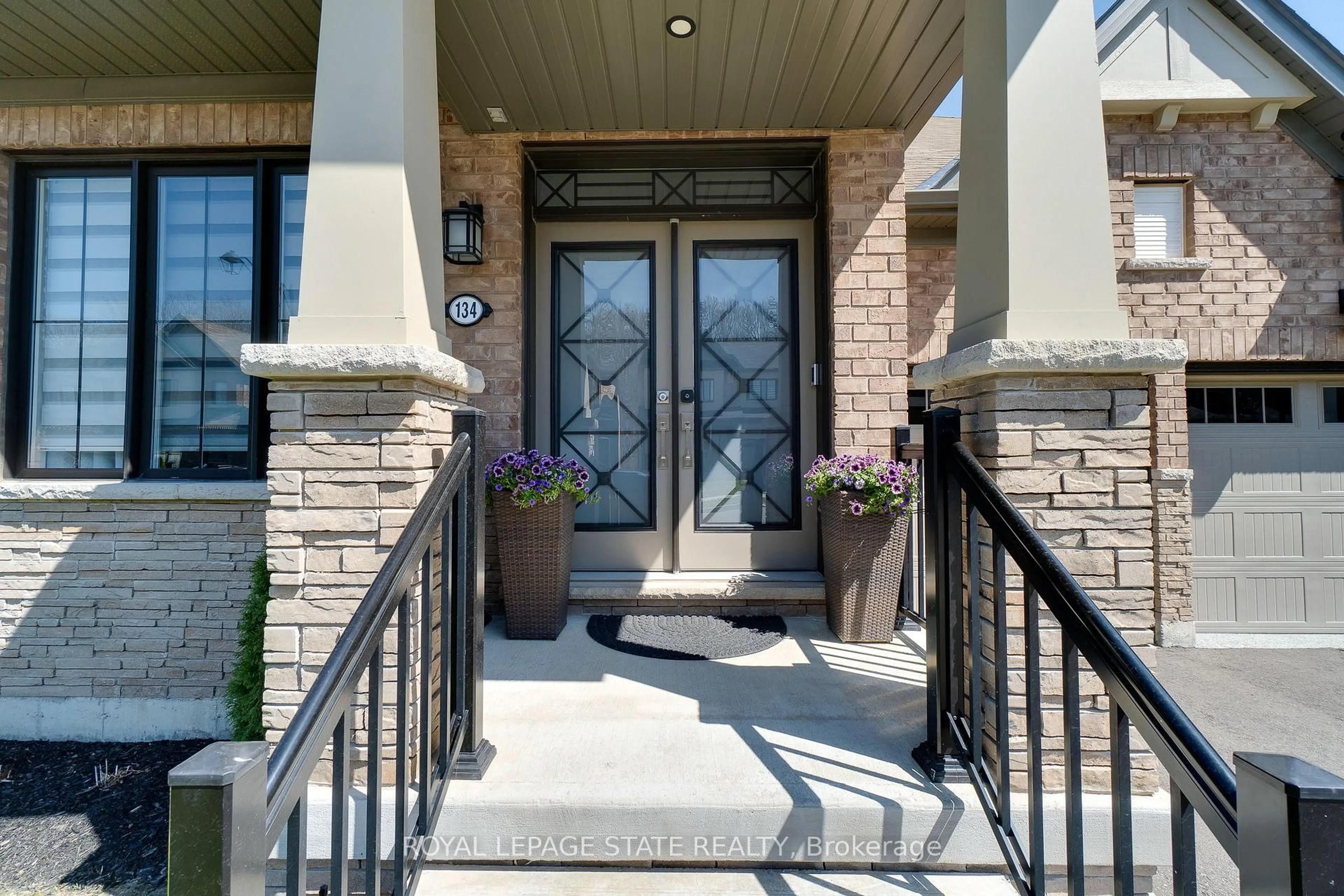 Indoor entryway for 134 Cactus Cres, Hamilton Ontario L8K 5R9