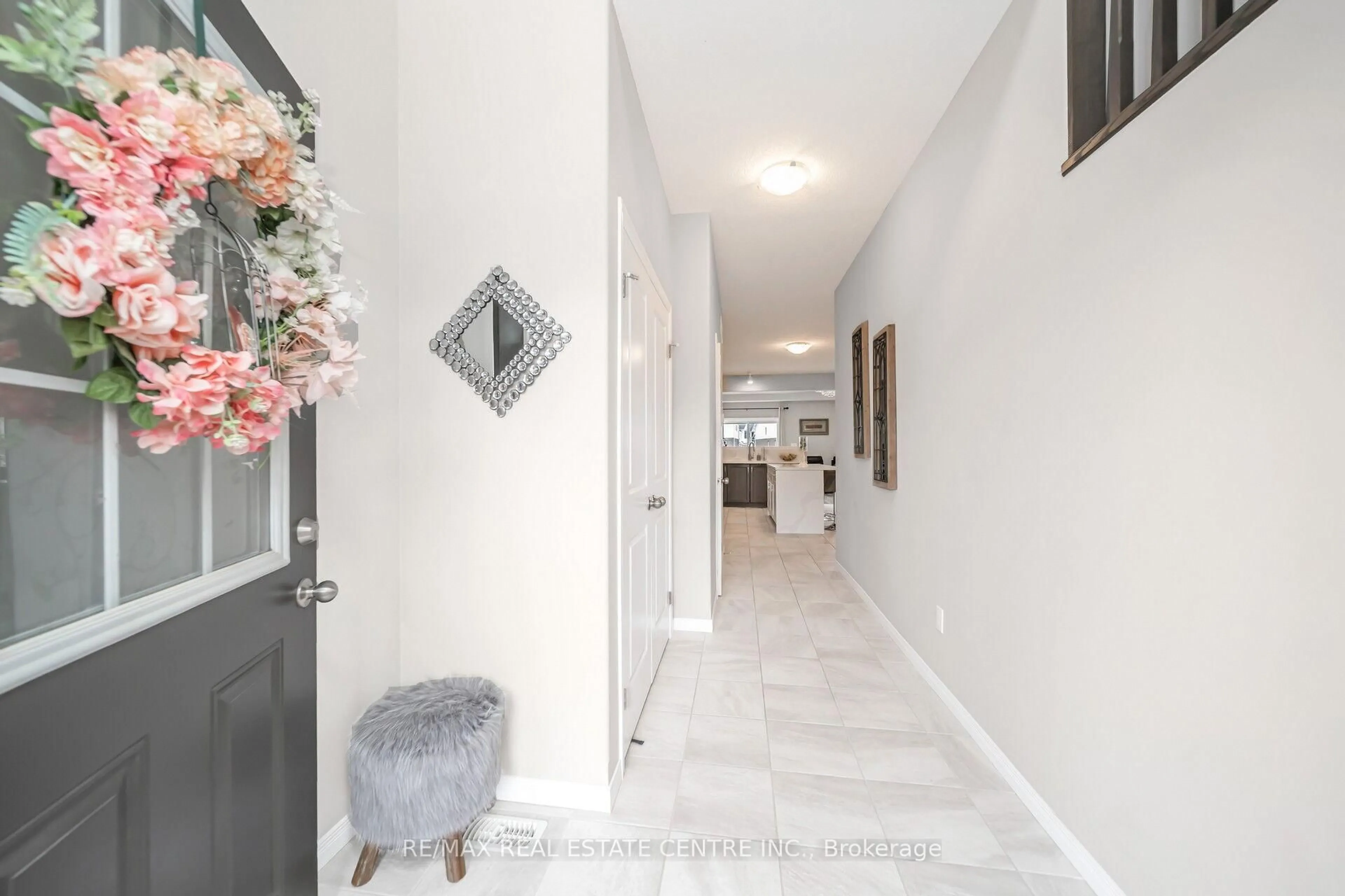 Indoor entryway for 275 Buttonbush St, Waterloo Ontario N2V 0B4