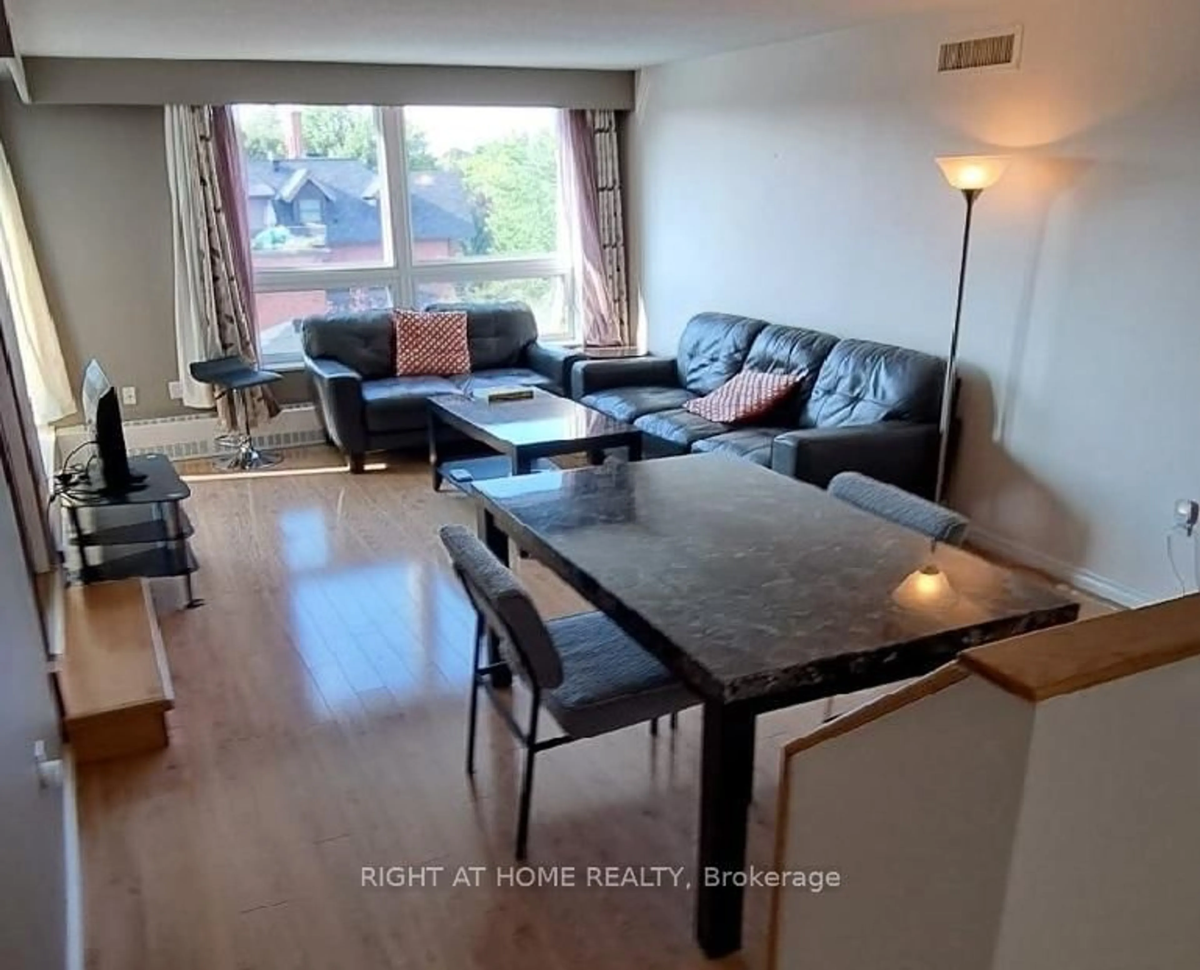 A pic of a room for 373 Laurier Ave #401, Ottawa Ontario K1N 8X6