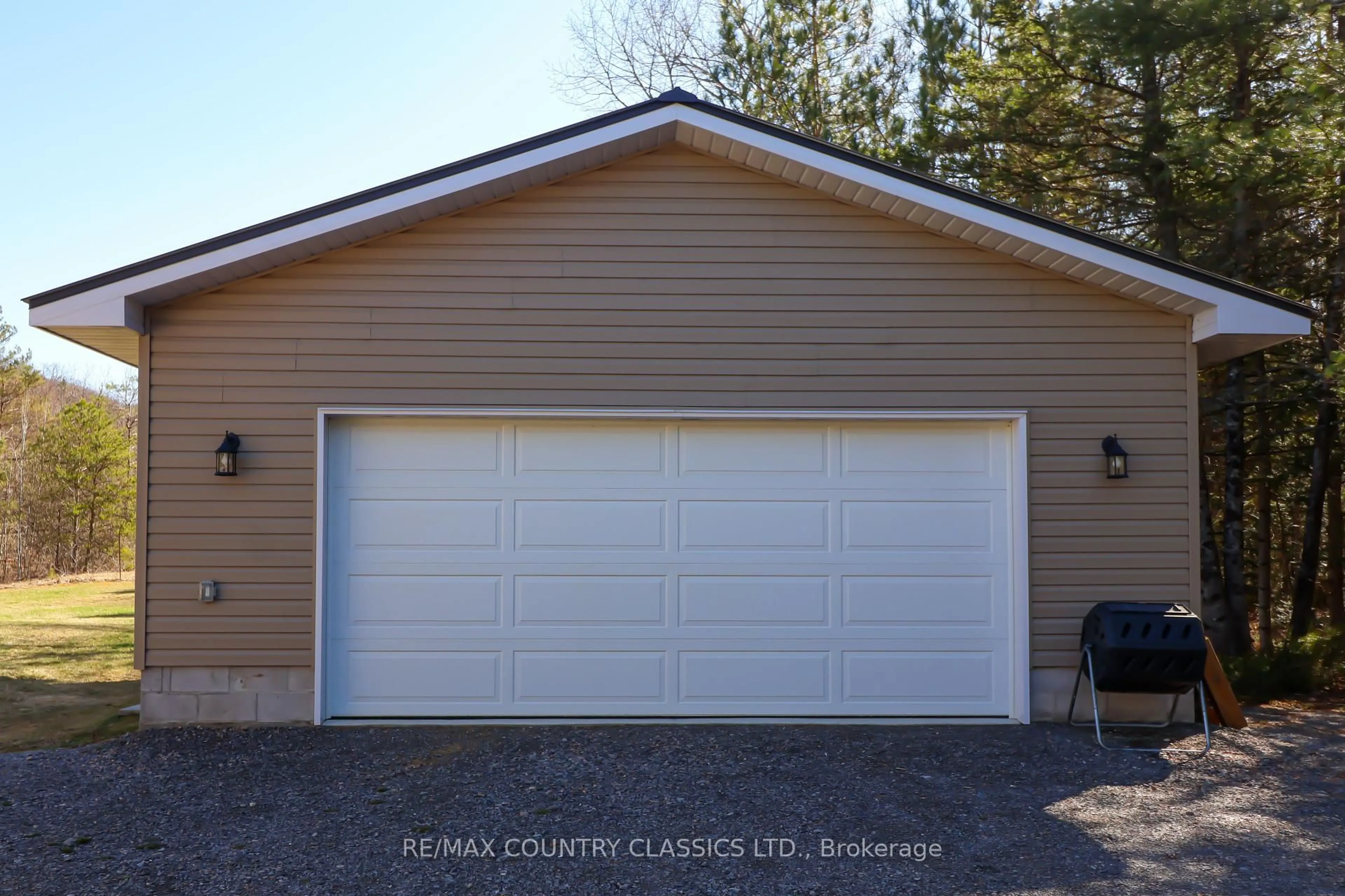 Indoor garage for 42 Alexander Crt, Bancroft Ontario K0L 1C0