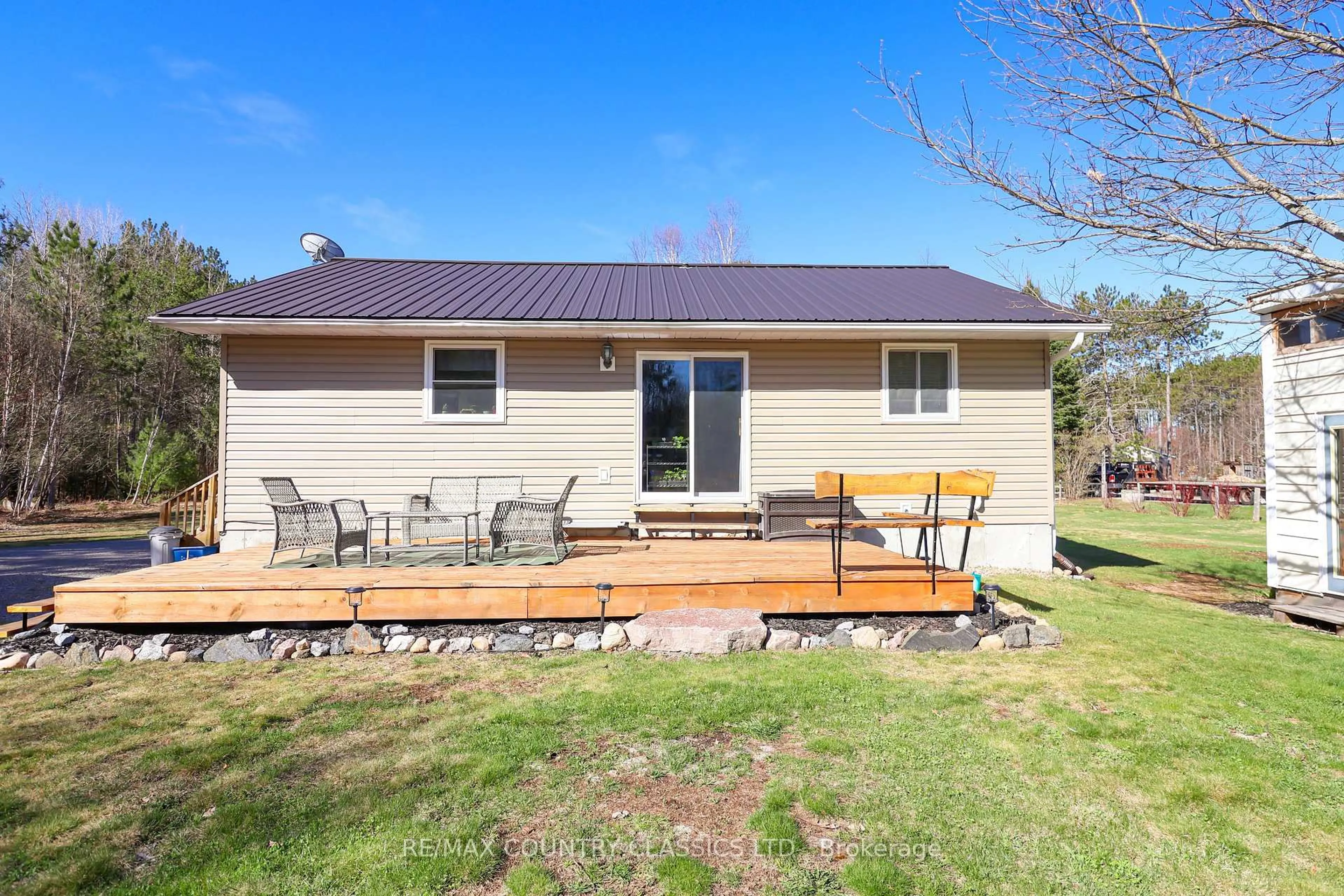 Patio, water/lake/river/ocean view for 42 Alexander Crt, Bancroft Ontario K0L 1C0
