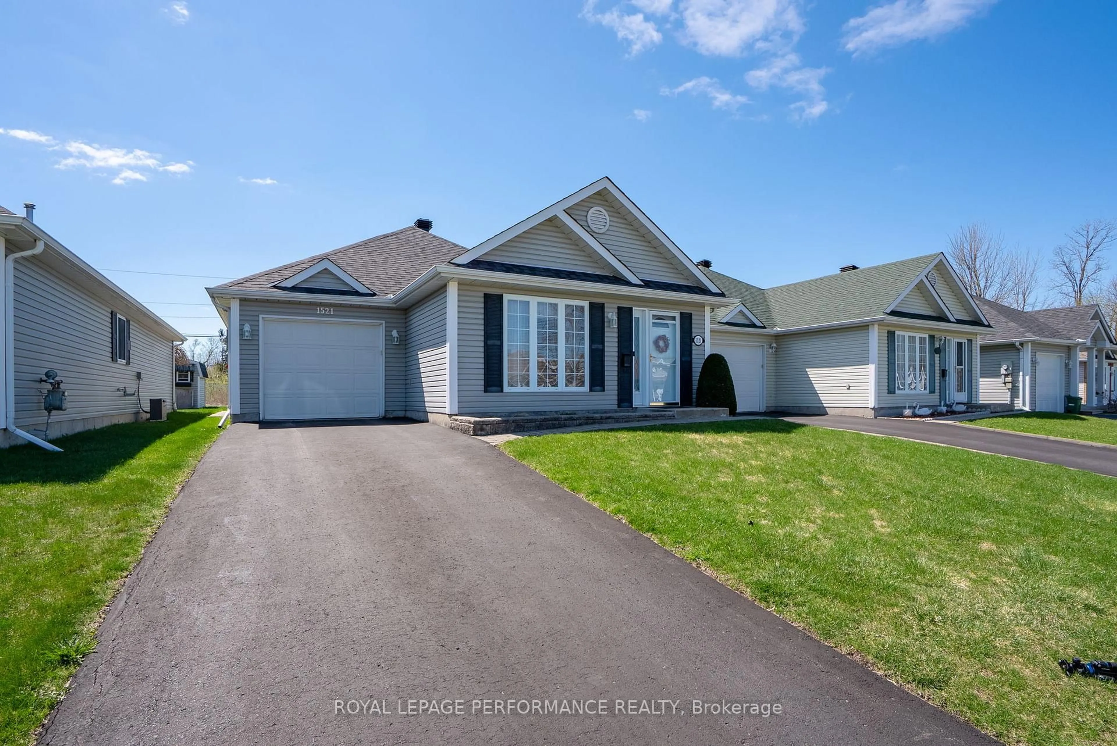Home with vinyl exterior material, street for 1521 Frank Crt, Cornwall Ontario K6H 7N7